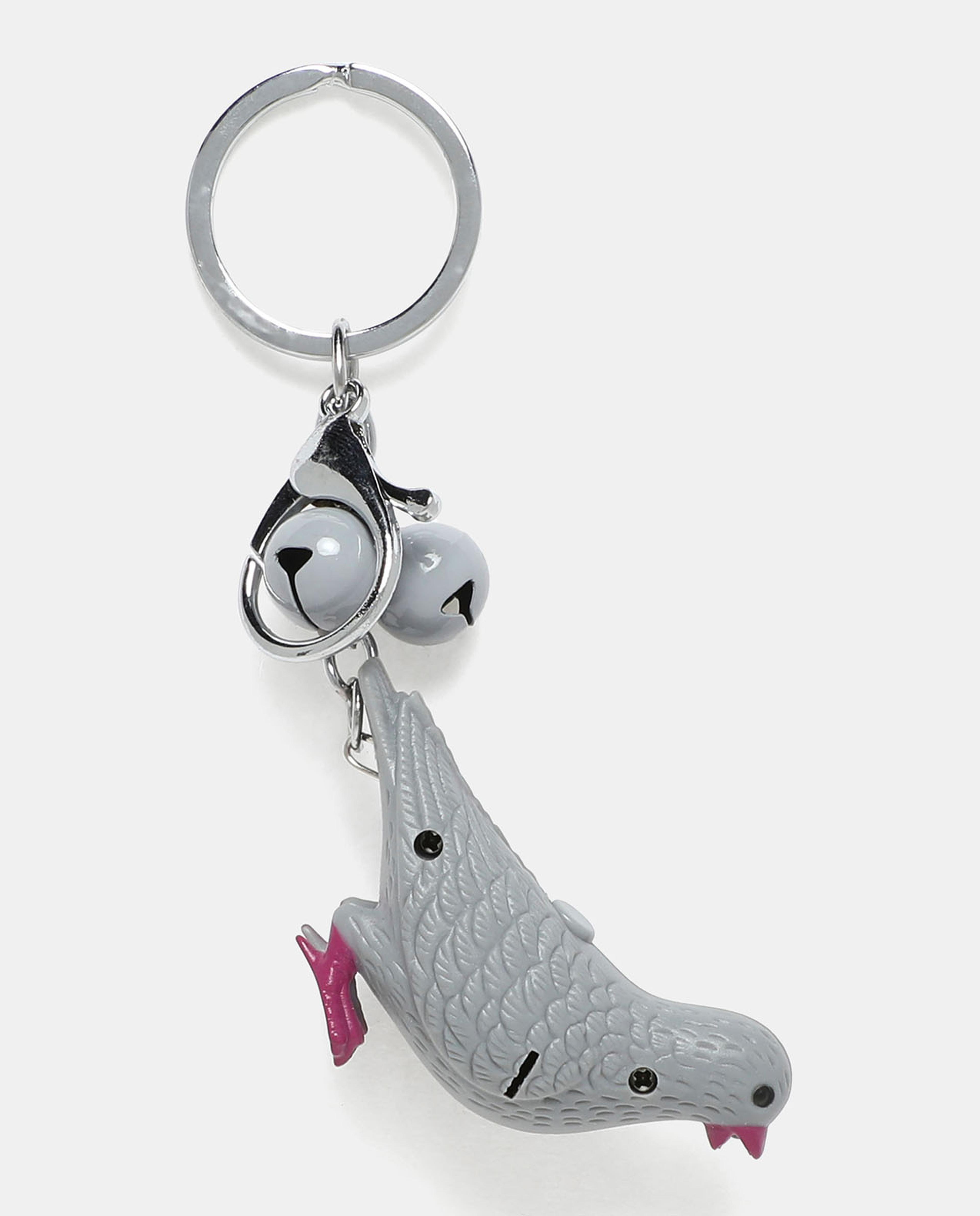 ميدالية مفاتيح رمادية بحمامة وأجراس من آر أند بي