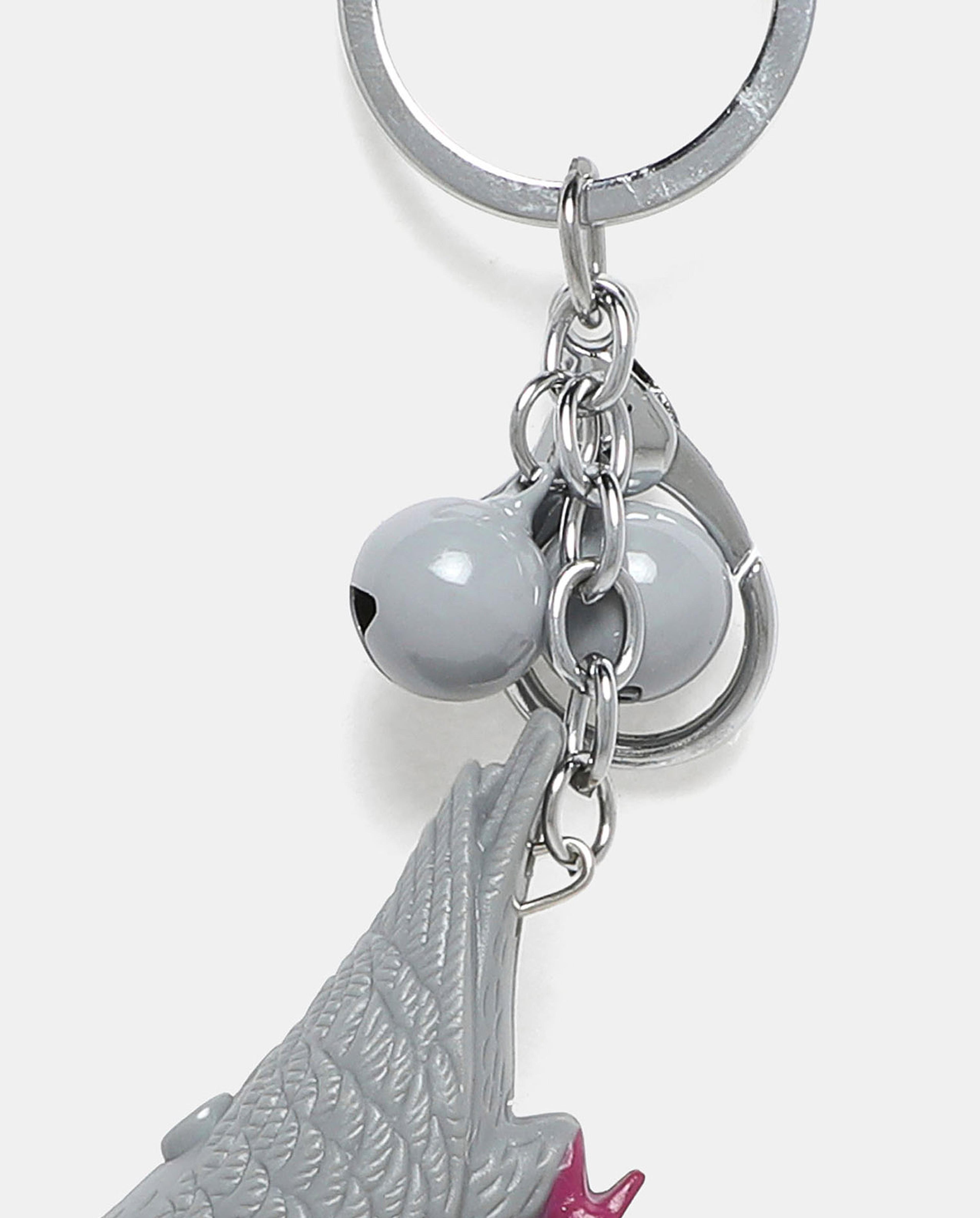 ميدالية مفاتيح رمادية بحمامة وأجراس من آر أند بي