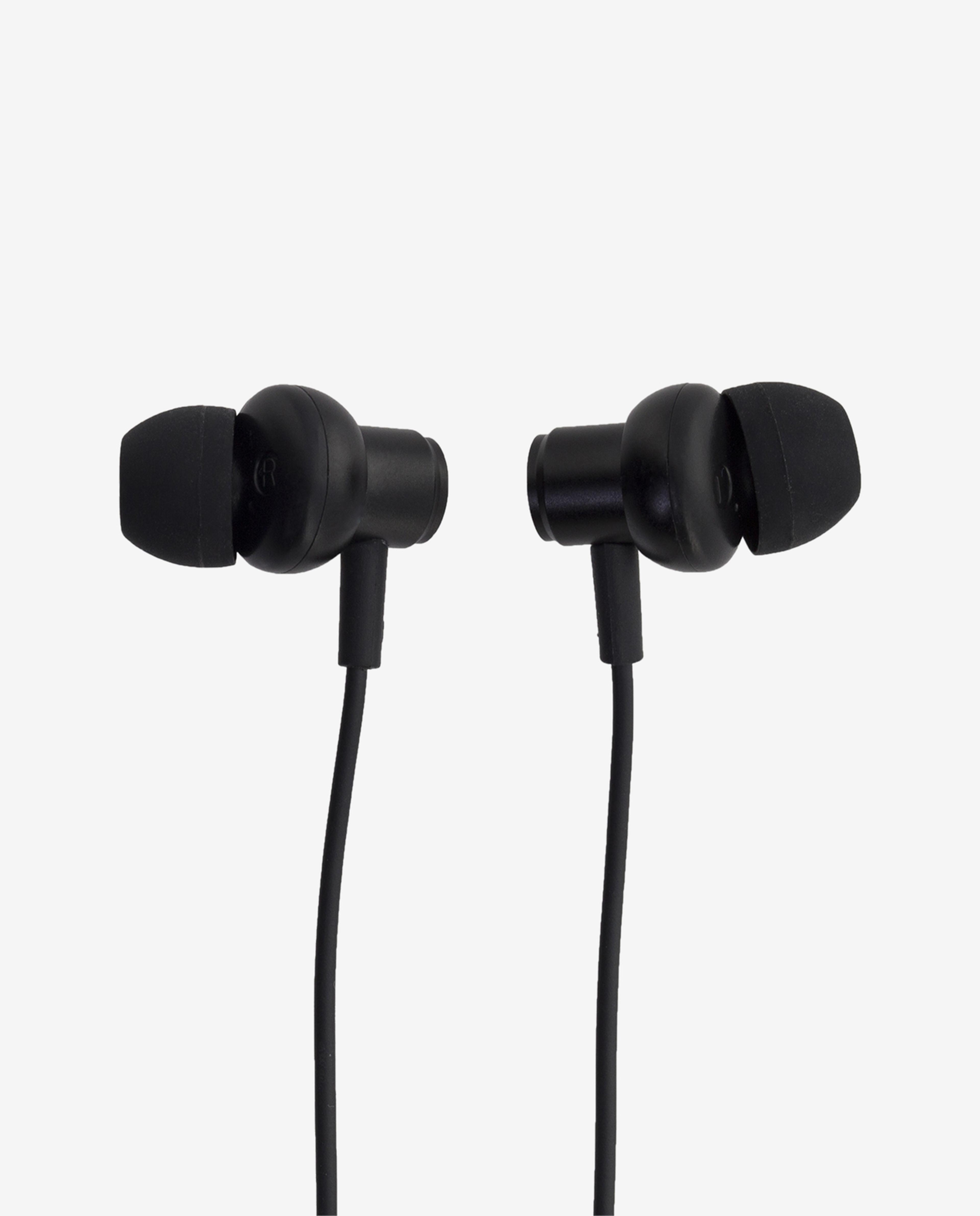 وشاح نسائي بلون أحمر من