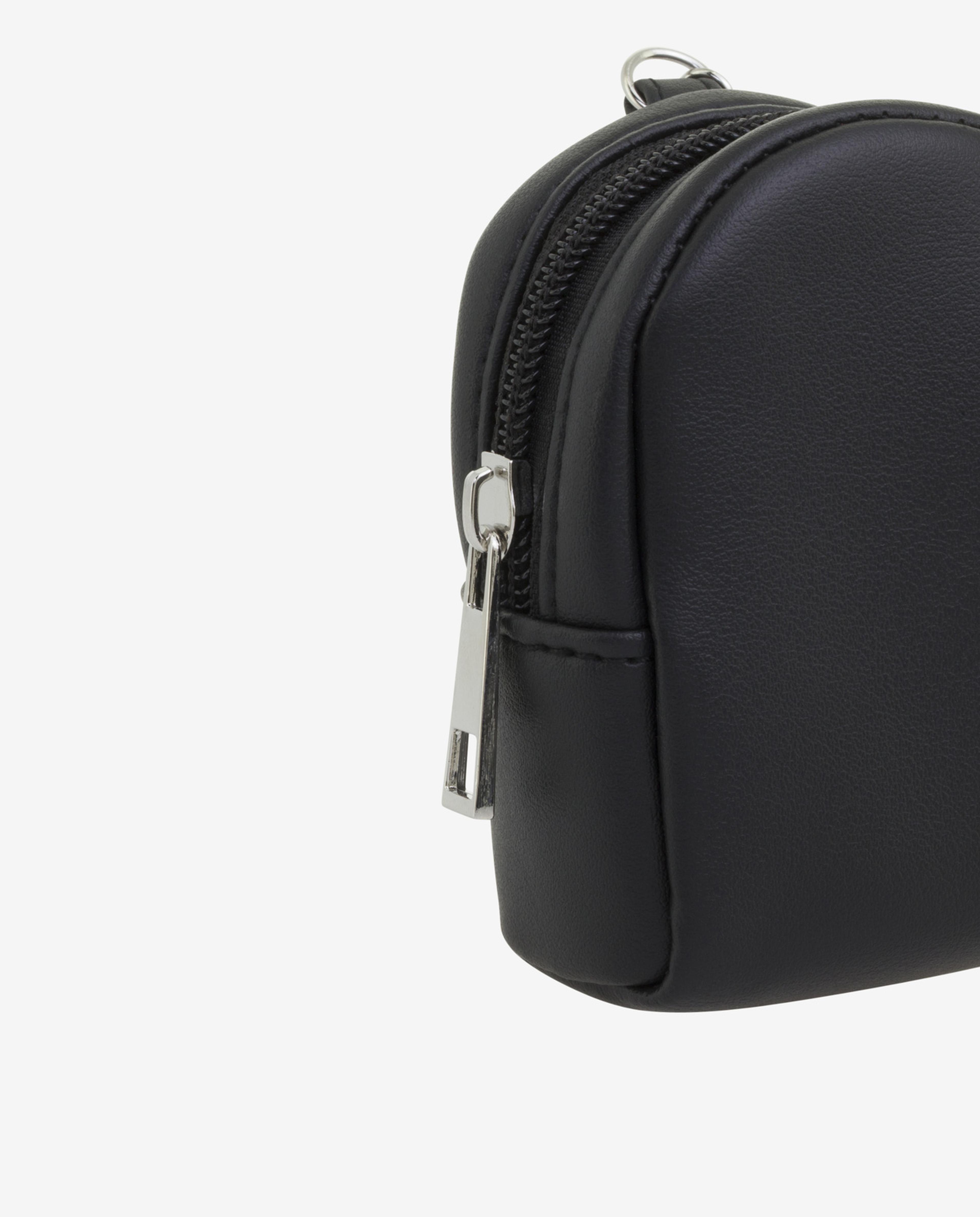 محفظة بلون أسود من