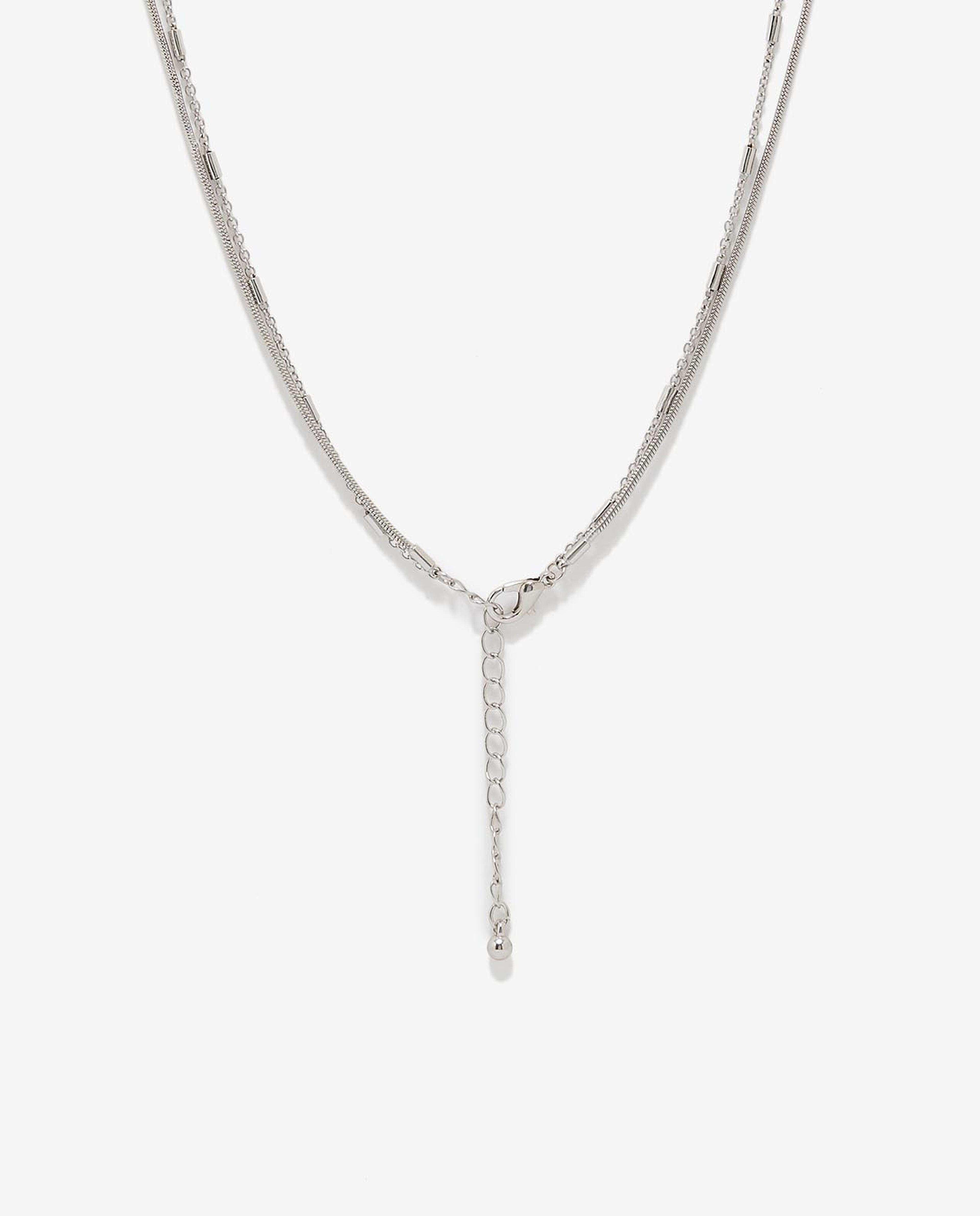 قلادة بلون فضي