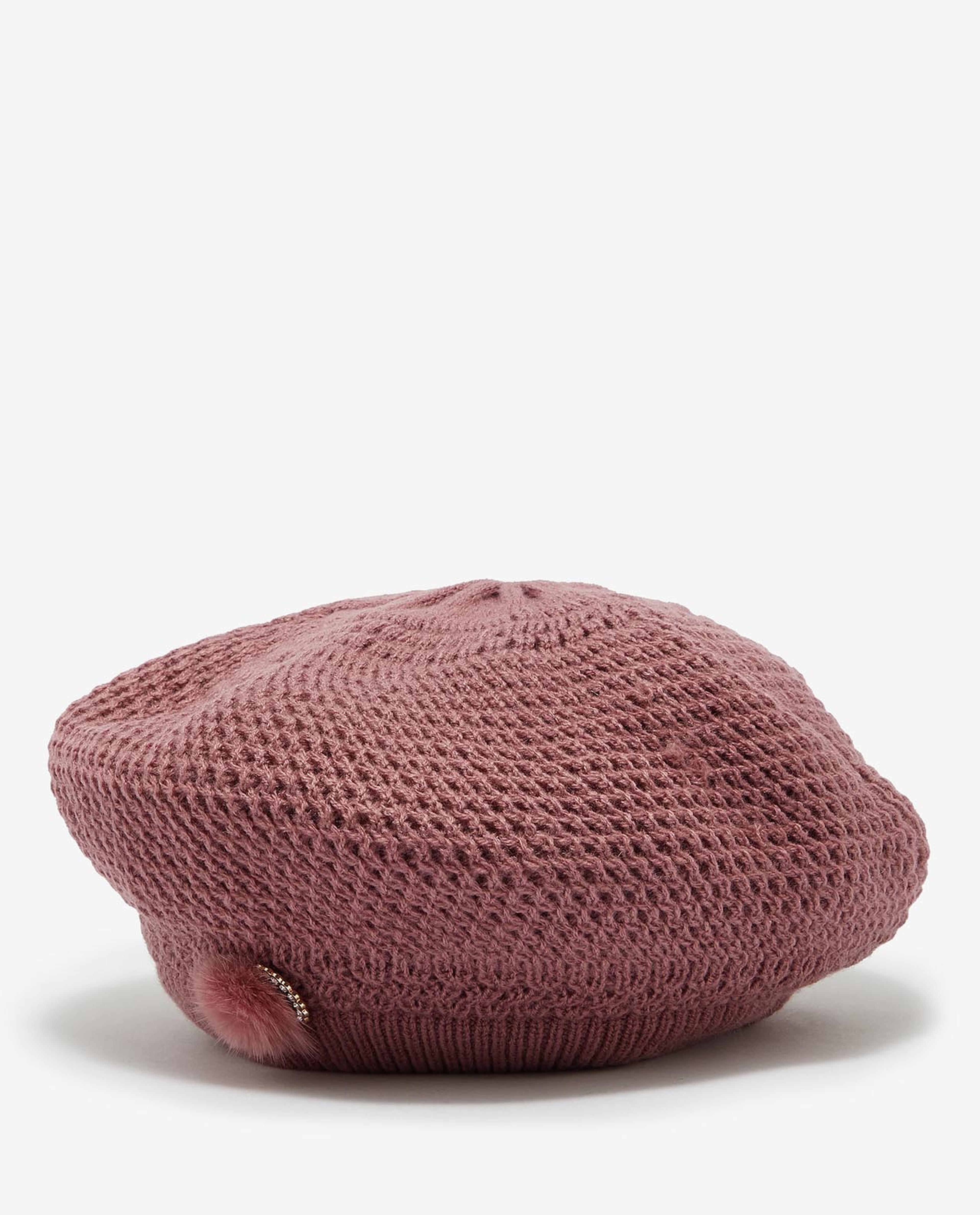 بقبعة بيريه شتوية كستنائي من