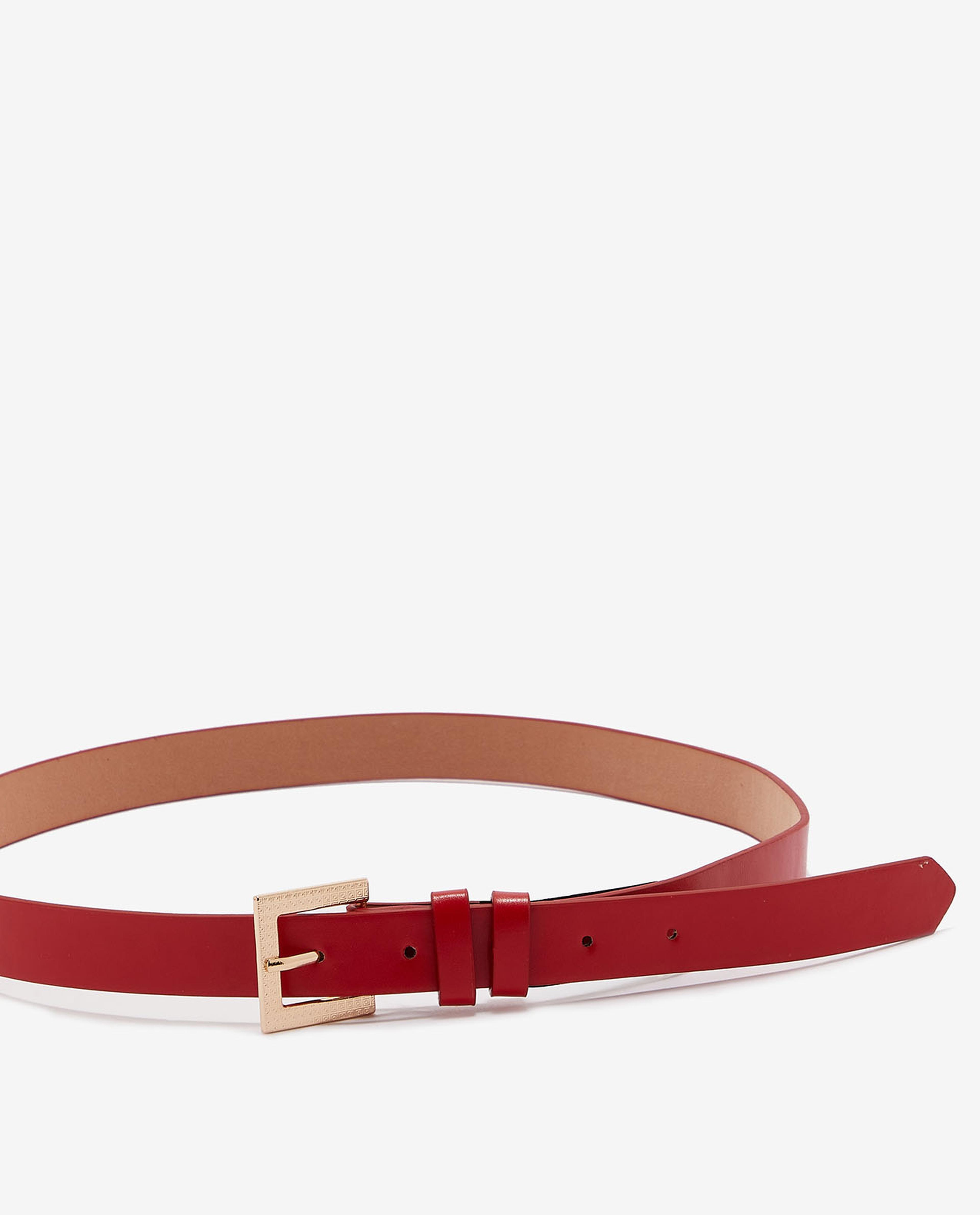 حزام بلون أحمر