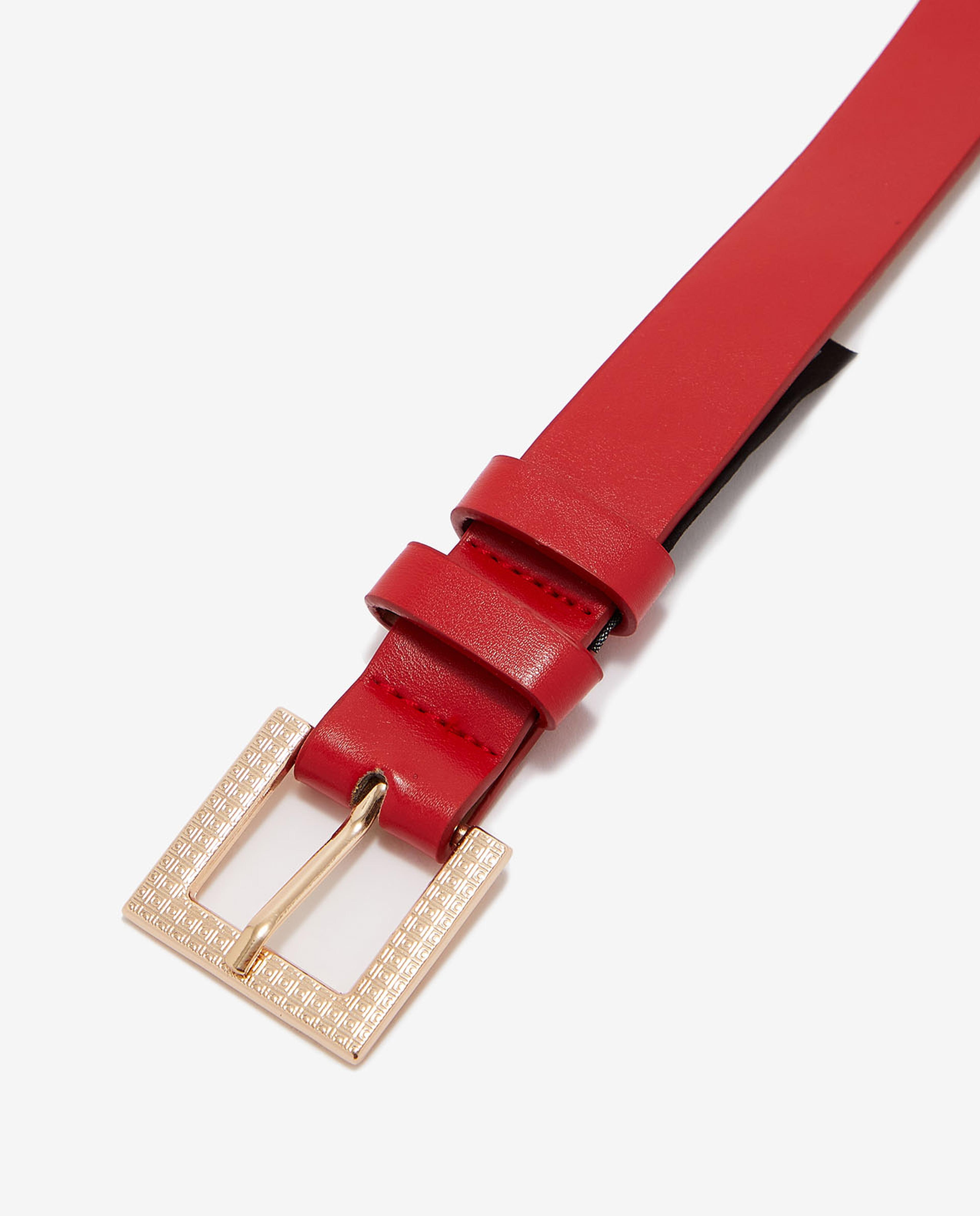 حزام بلون أحمر