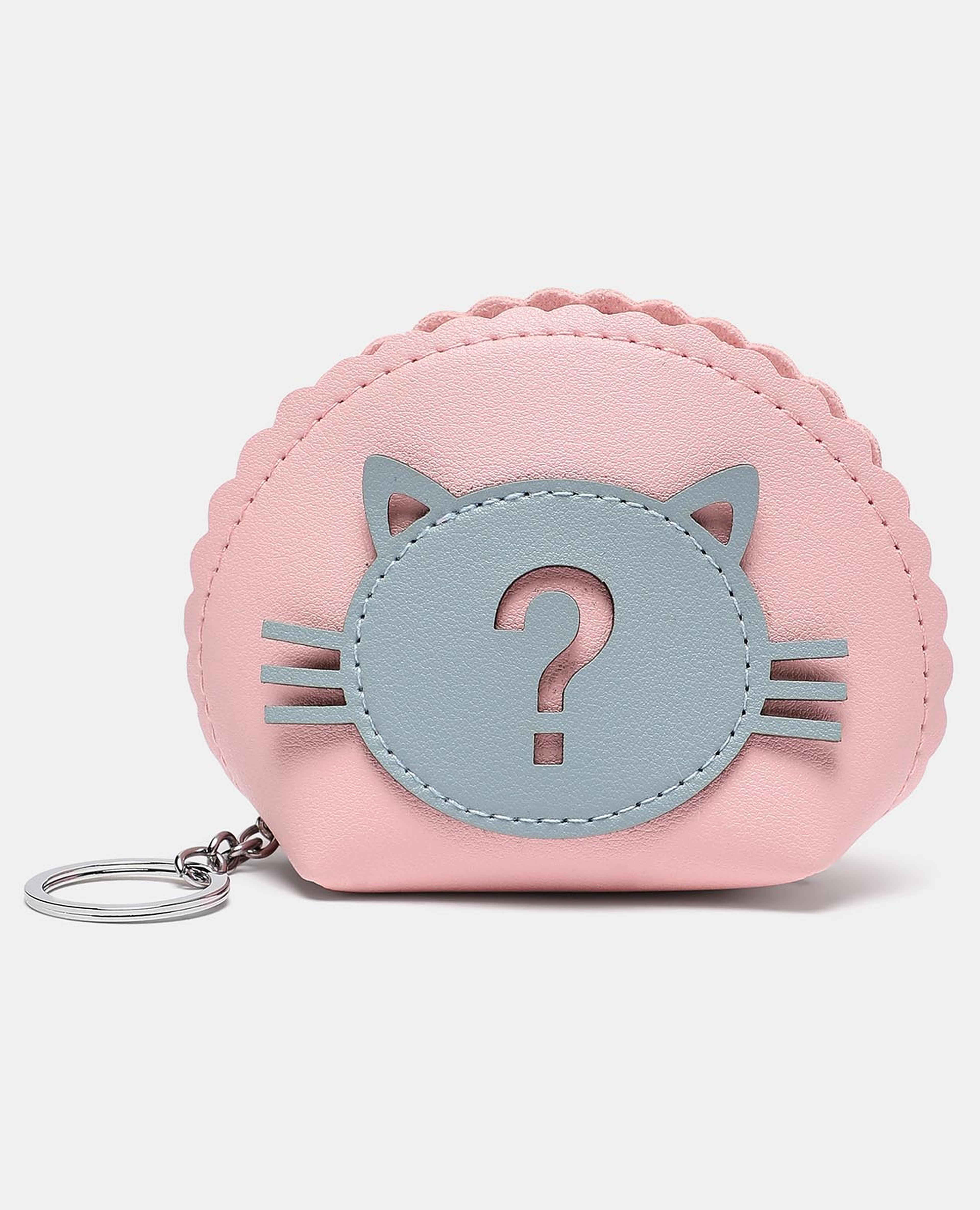 محفظة للعملات المعدنية مزينة بطبعات باللون الوردي