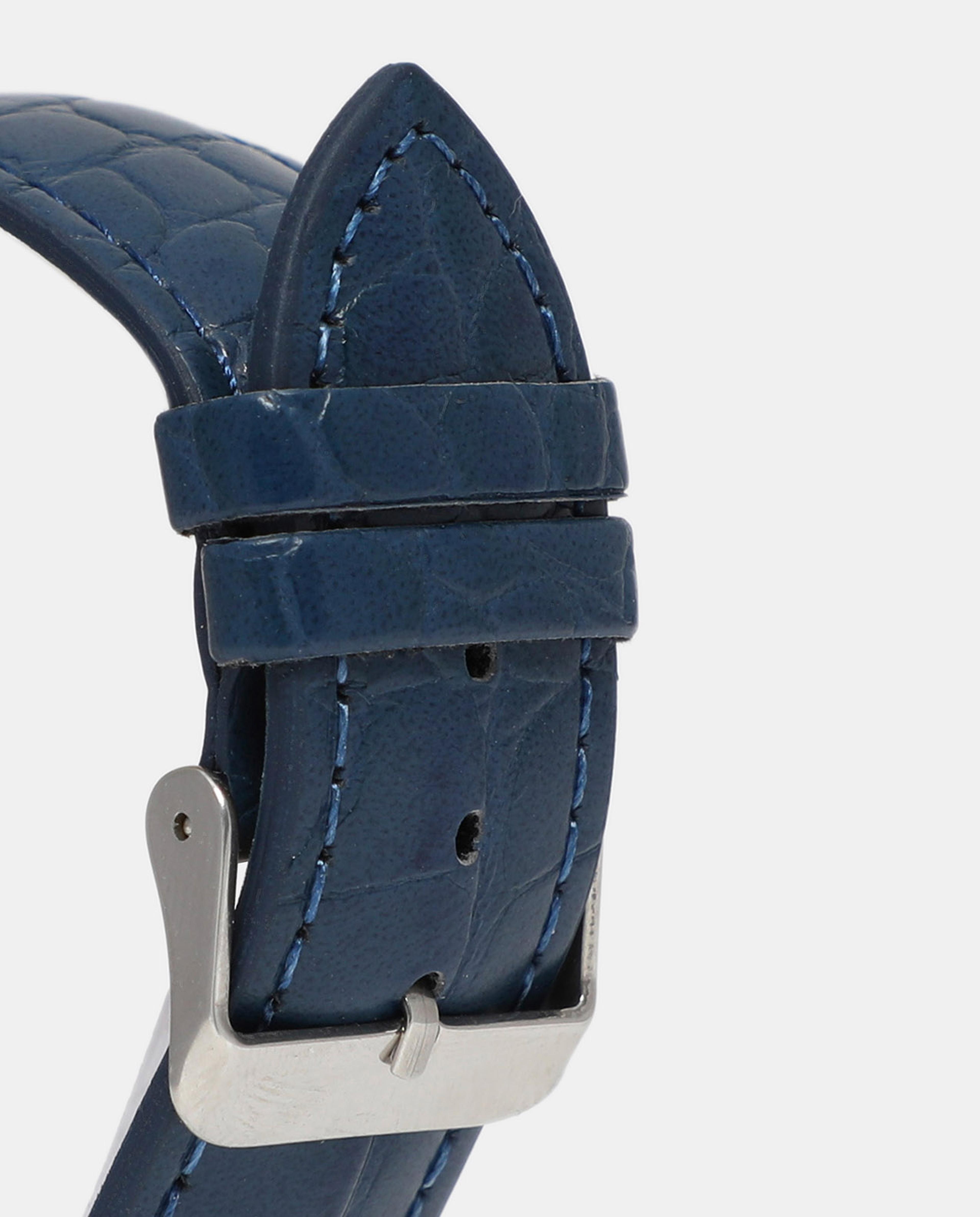 ساعة يد زرقاء من آر أند بي