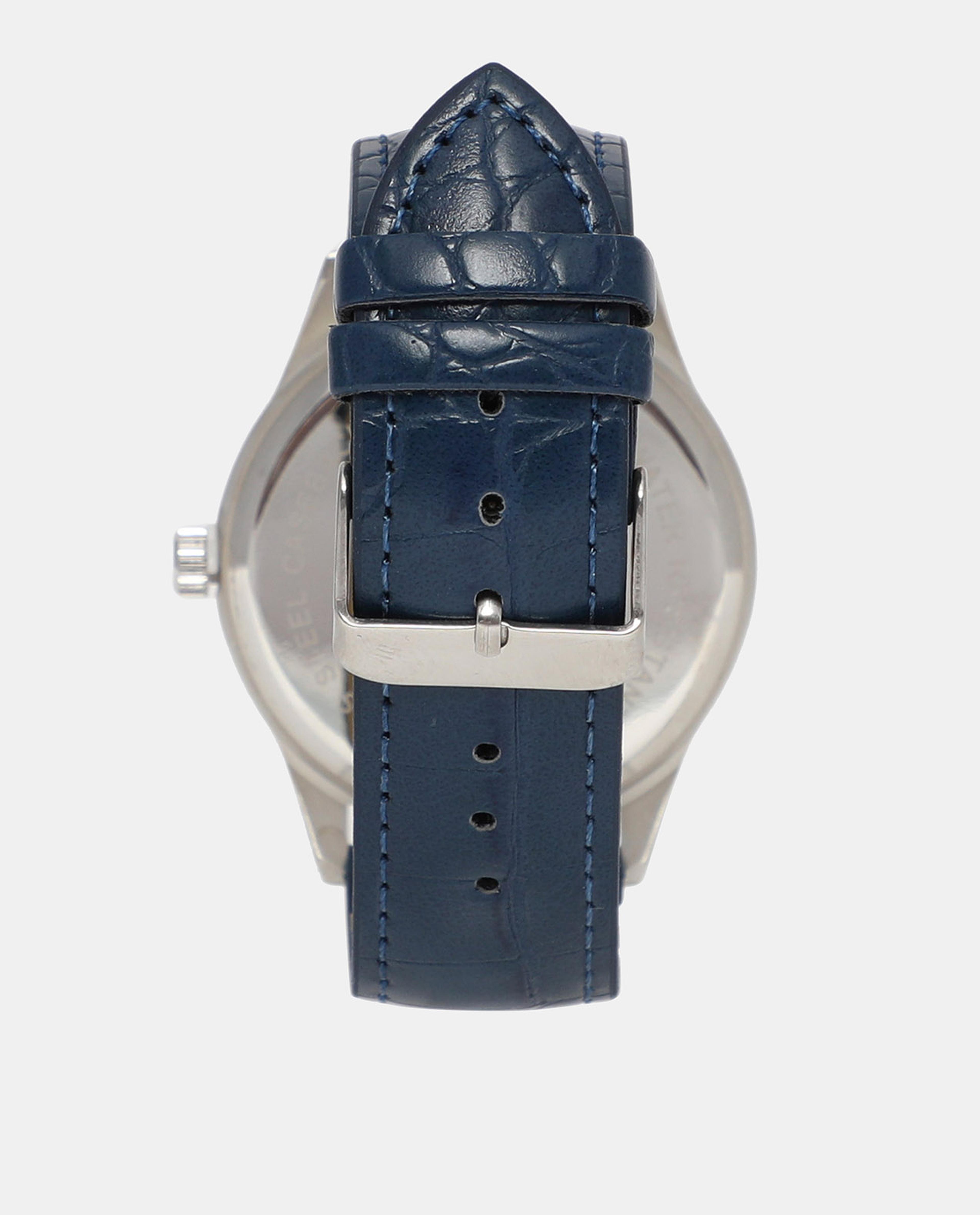 ساعة يد زرقاء من آر أند بي