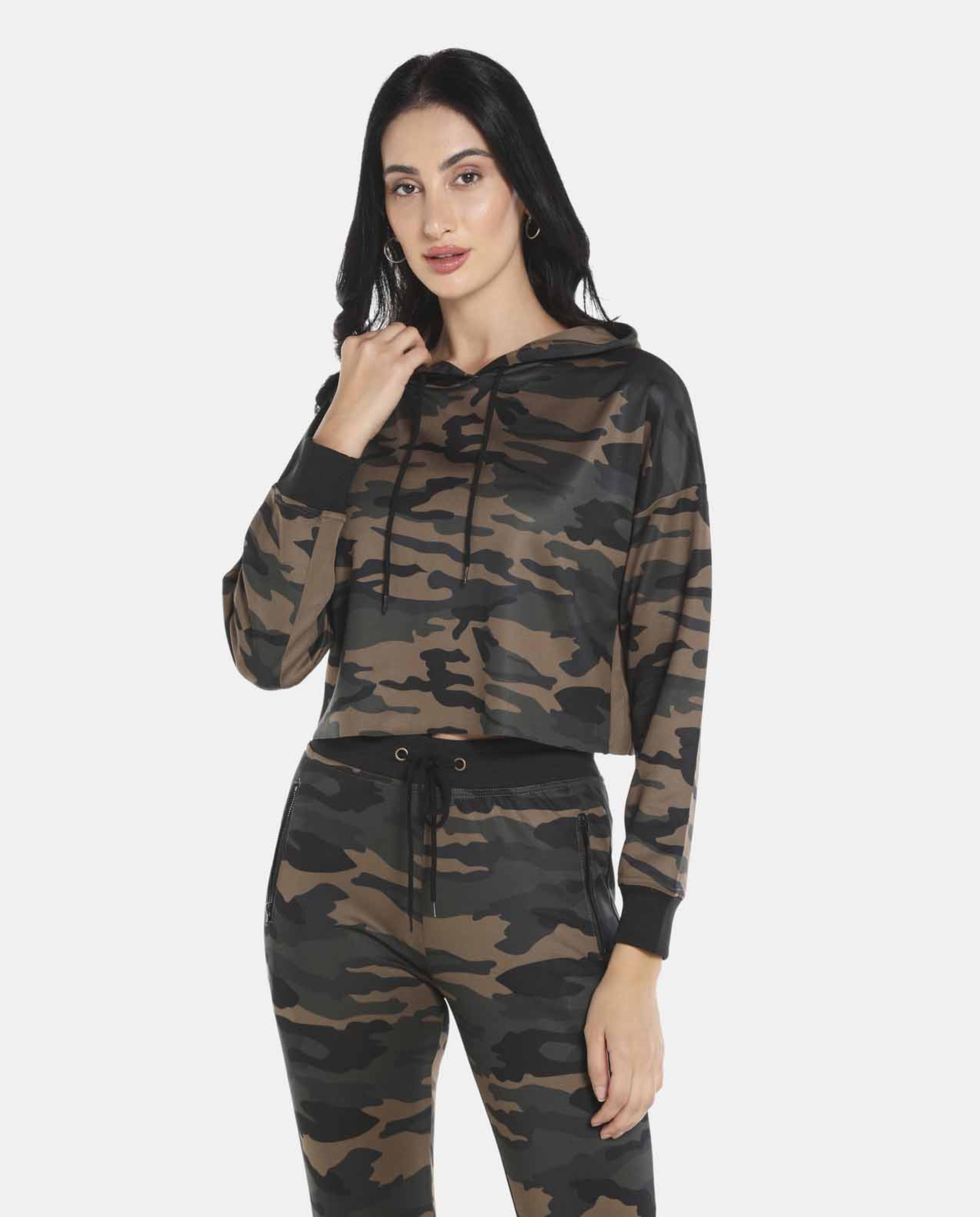 توب رياضي بوليستر بلون أخضر من