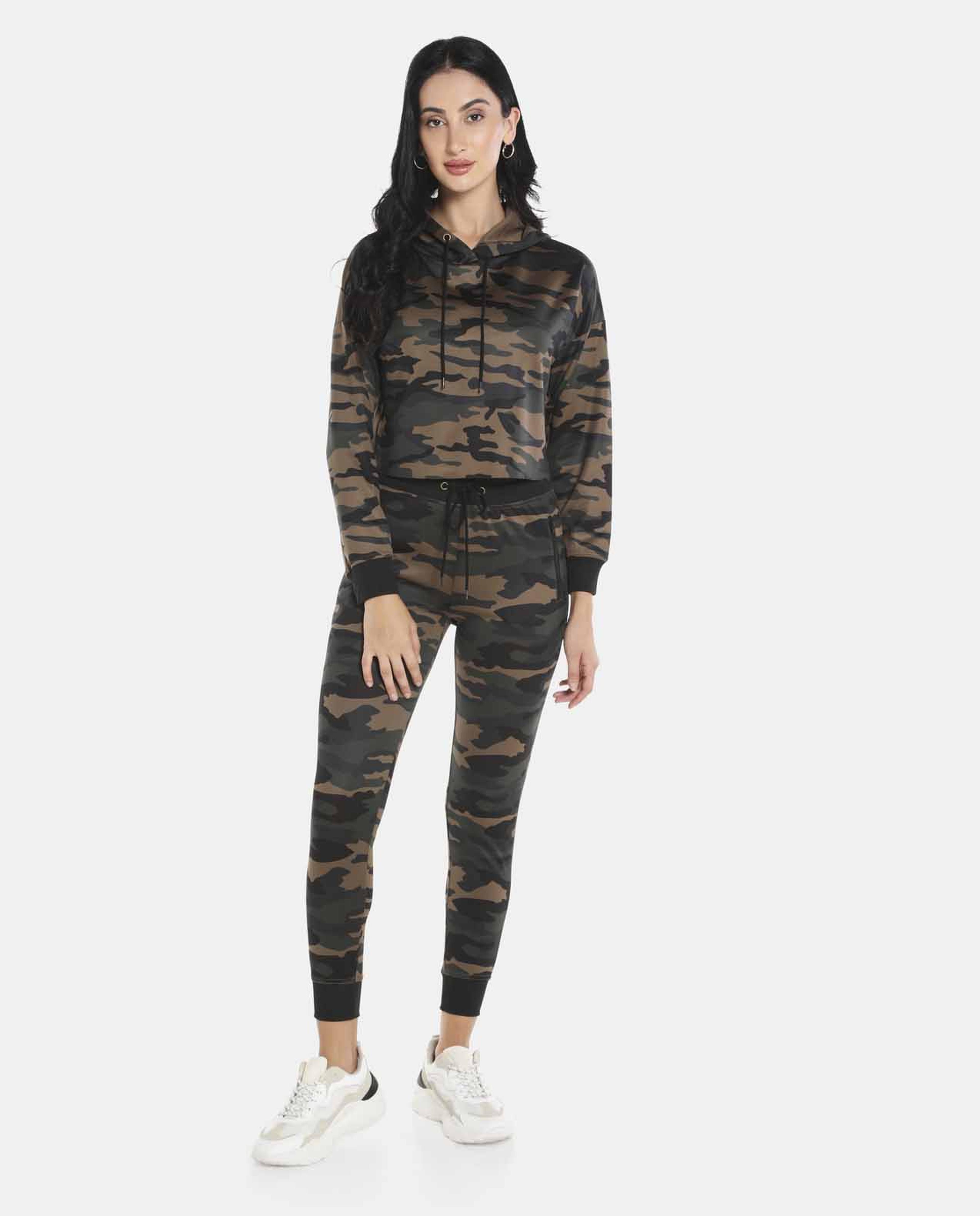 توب رياضي بوليستر بلون أخضر من