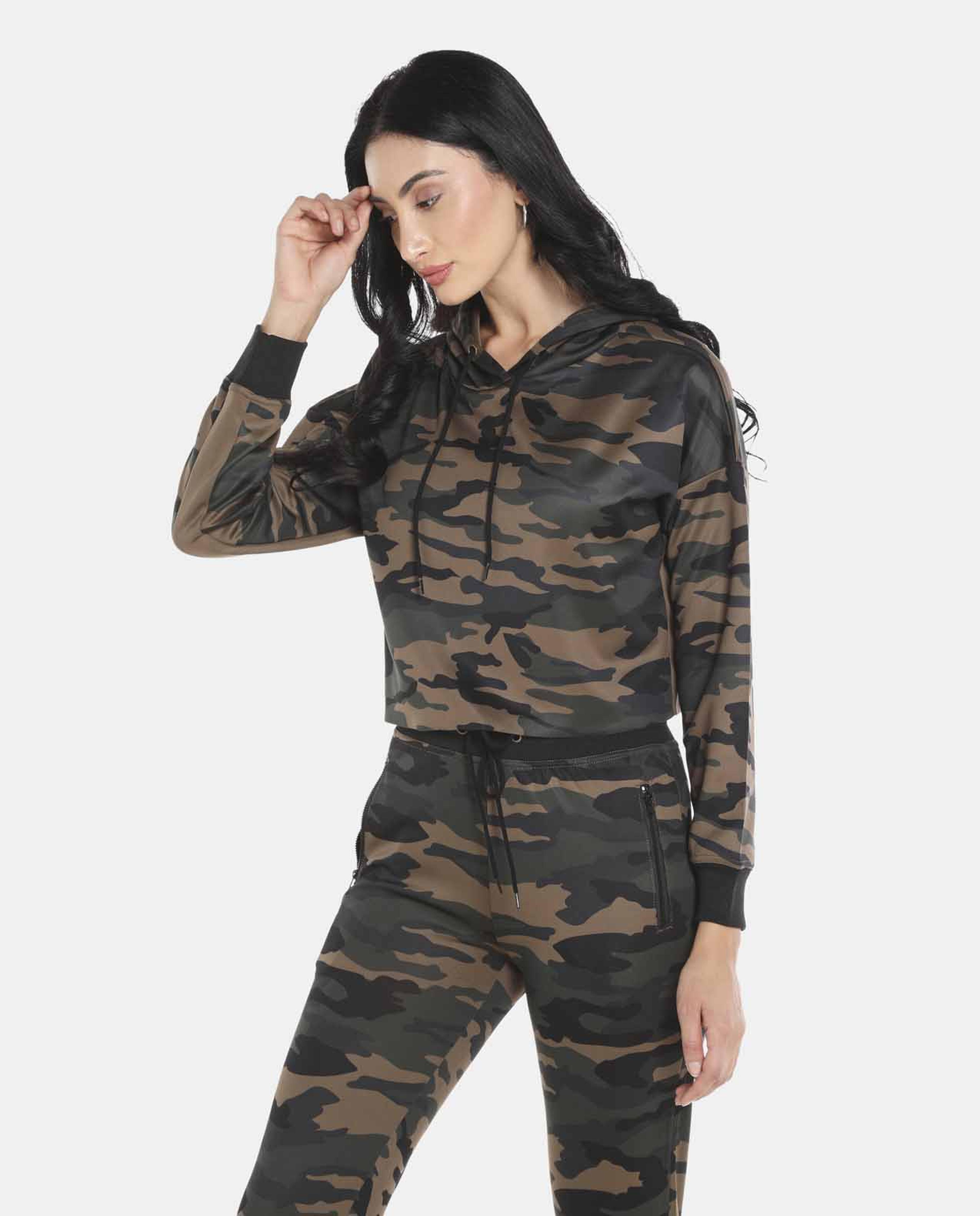 توب رياضي بوليستر بلون أخضر من