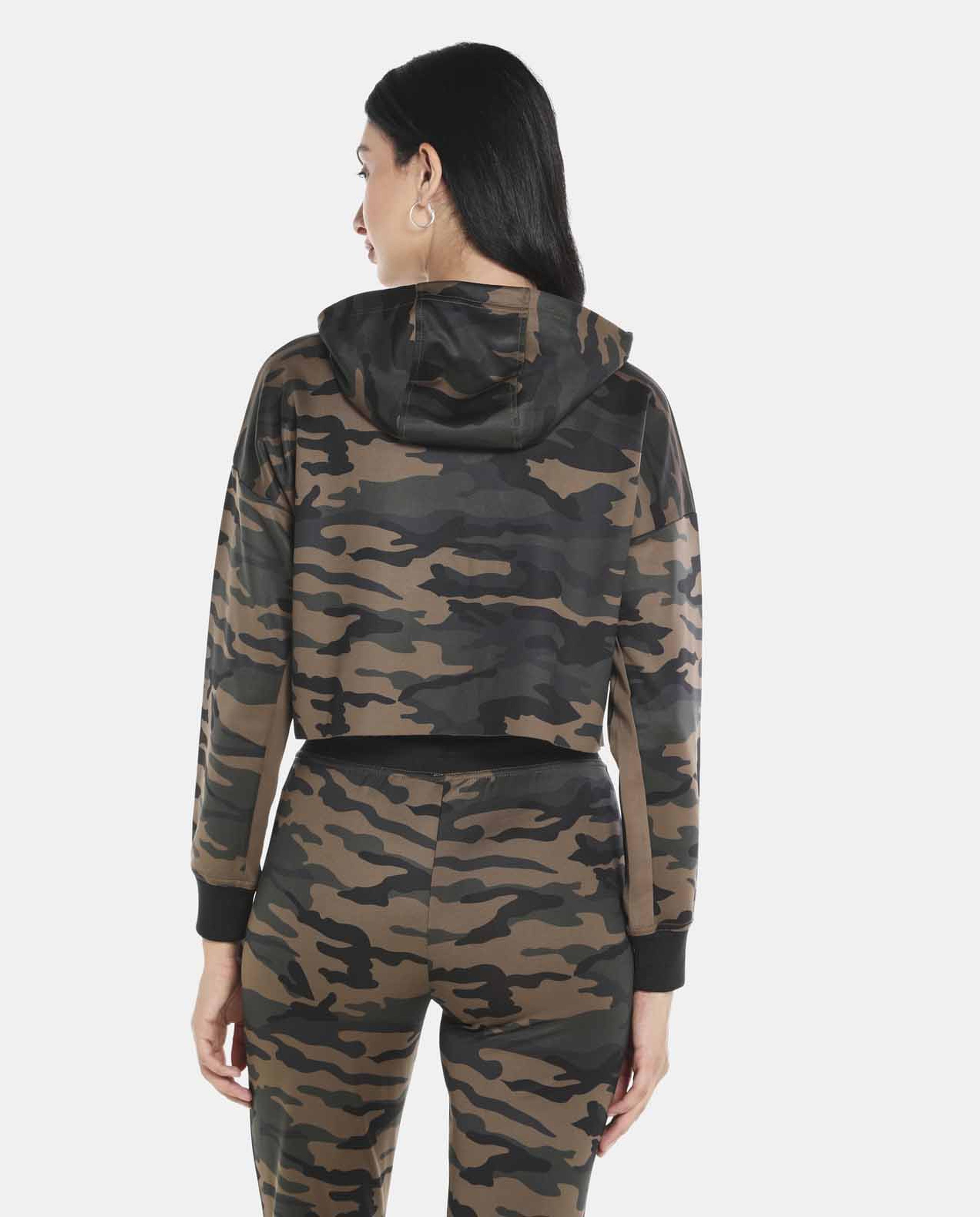 توب رياضي بوليستر بلون أخضر من