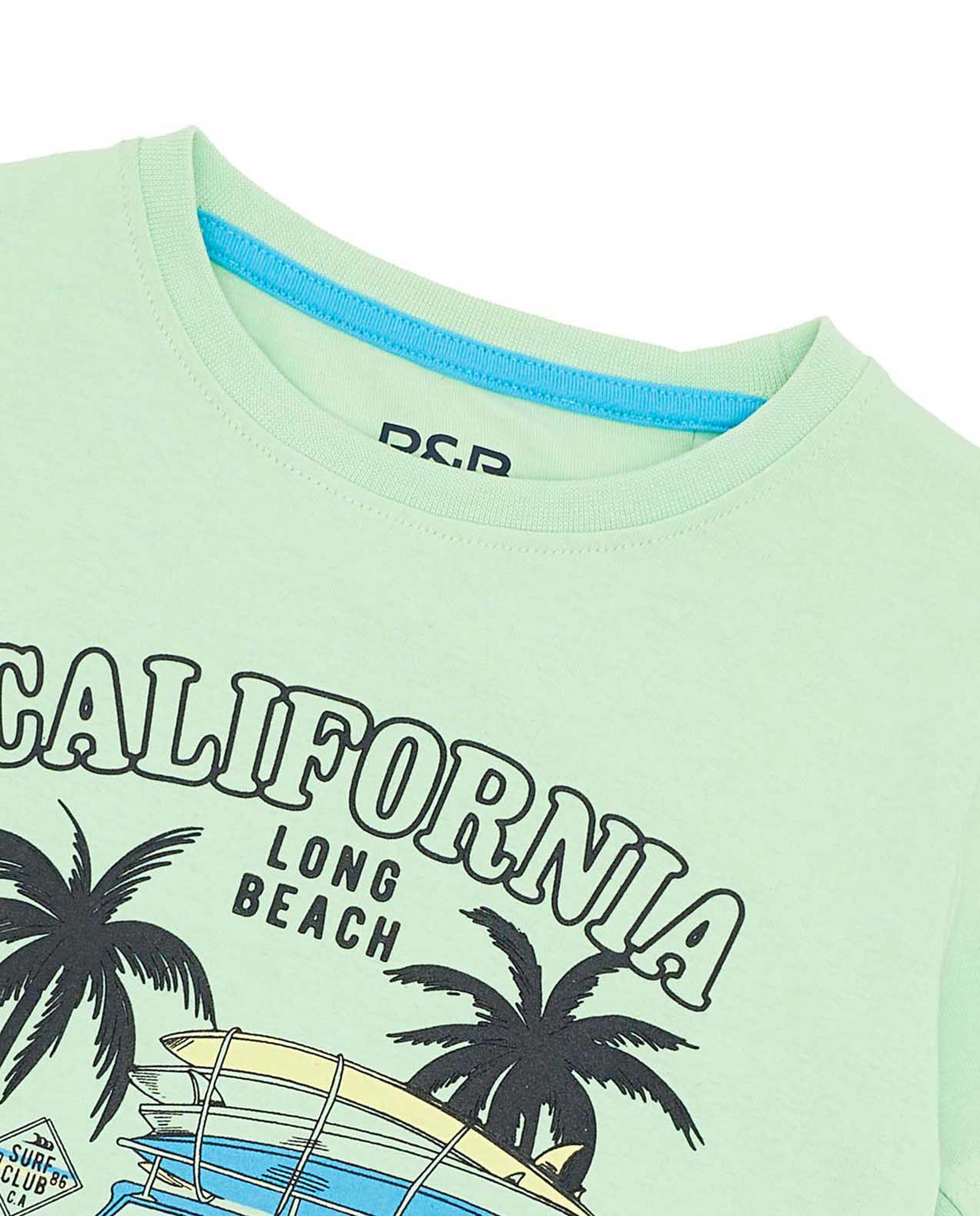 تيشيرت بياقة مستديرة وأكمام قصيرة وطبعة