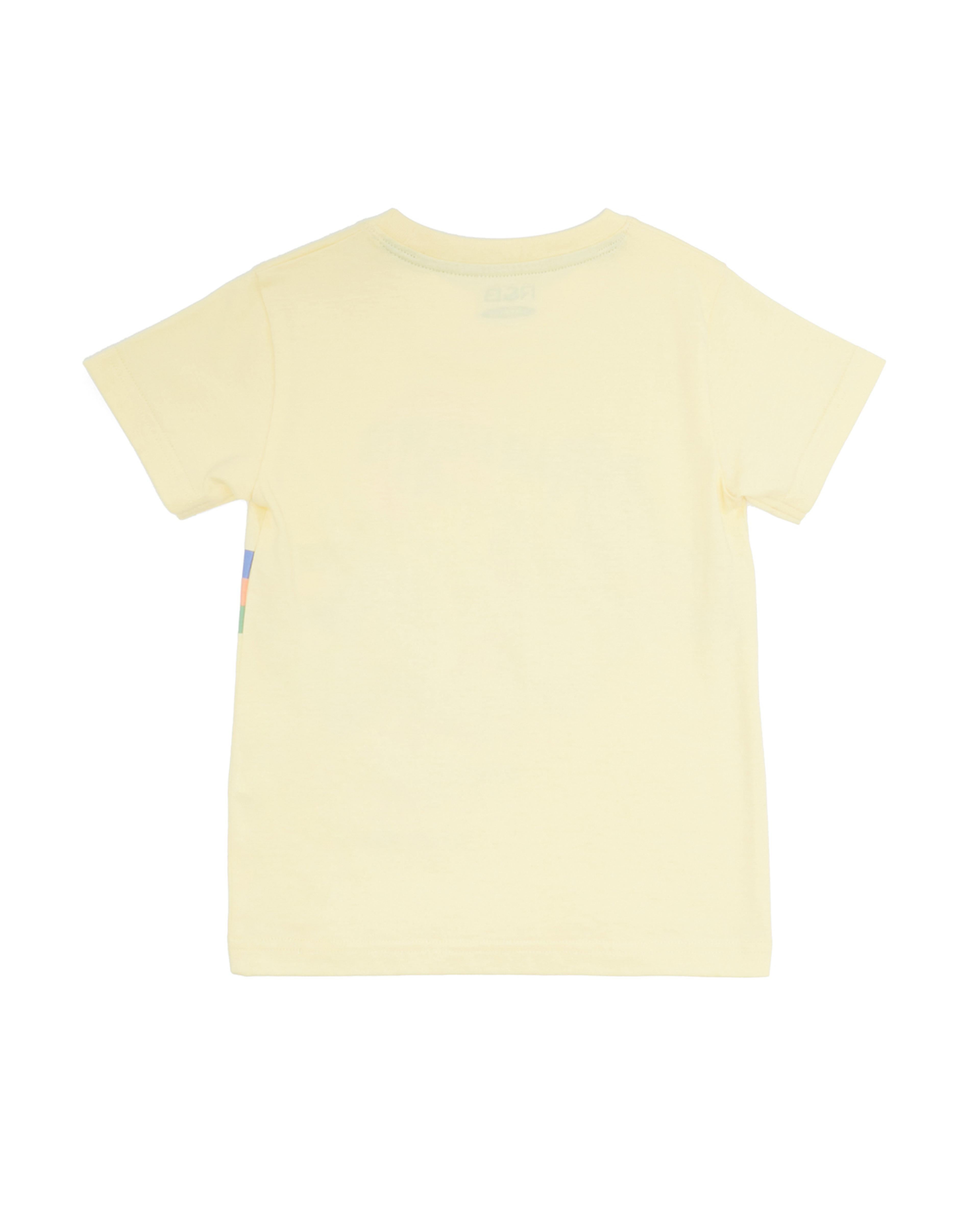 تيشيرت بياقة دائرية وبأكمام قصيرة