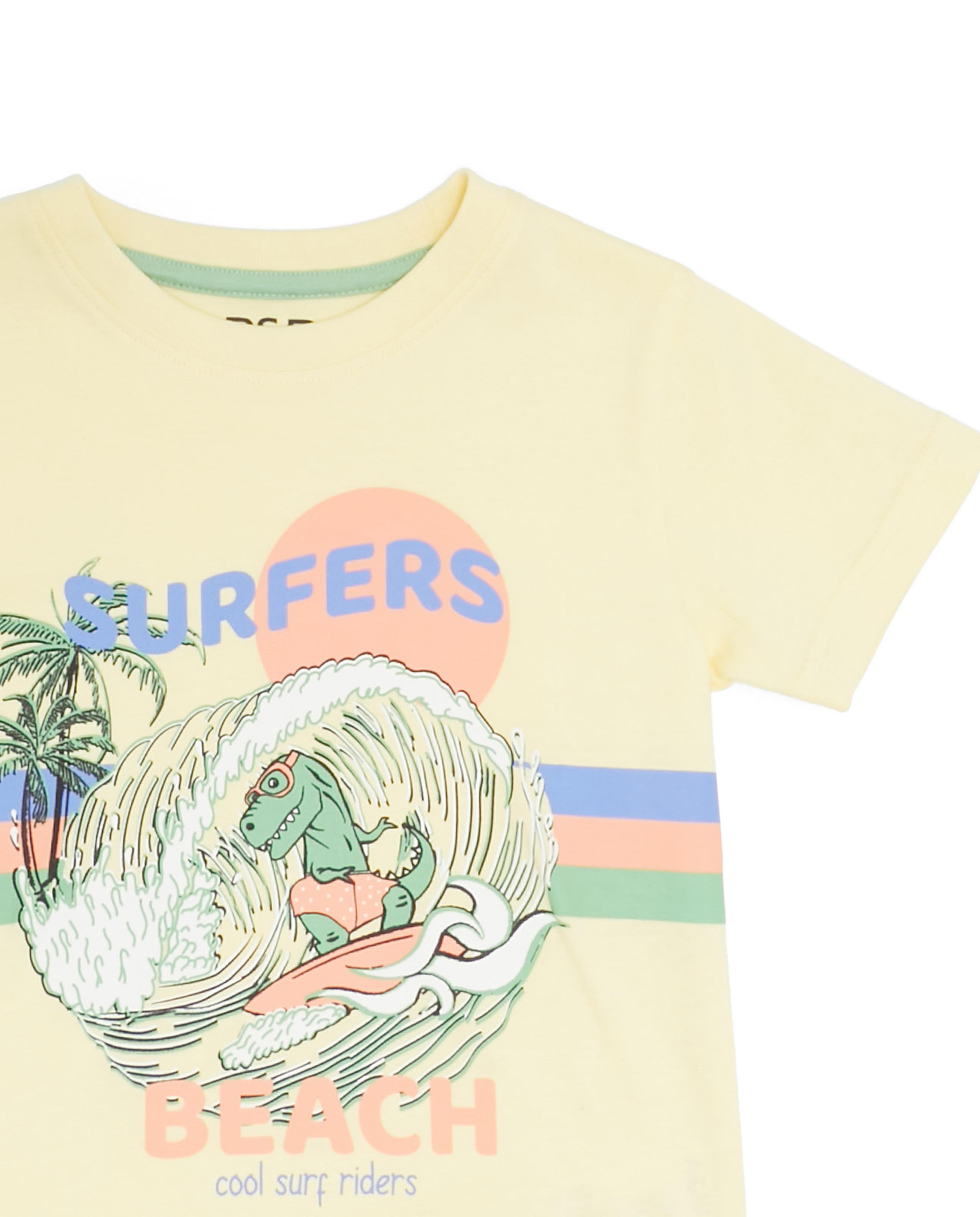 تيشيرت بياقة دائرية وبأكمام قصيرة