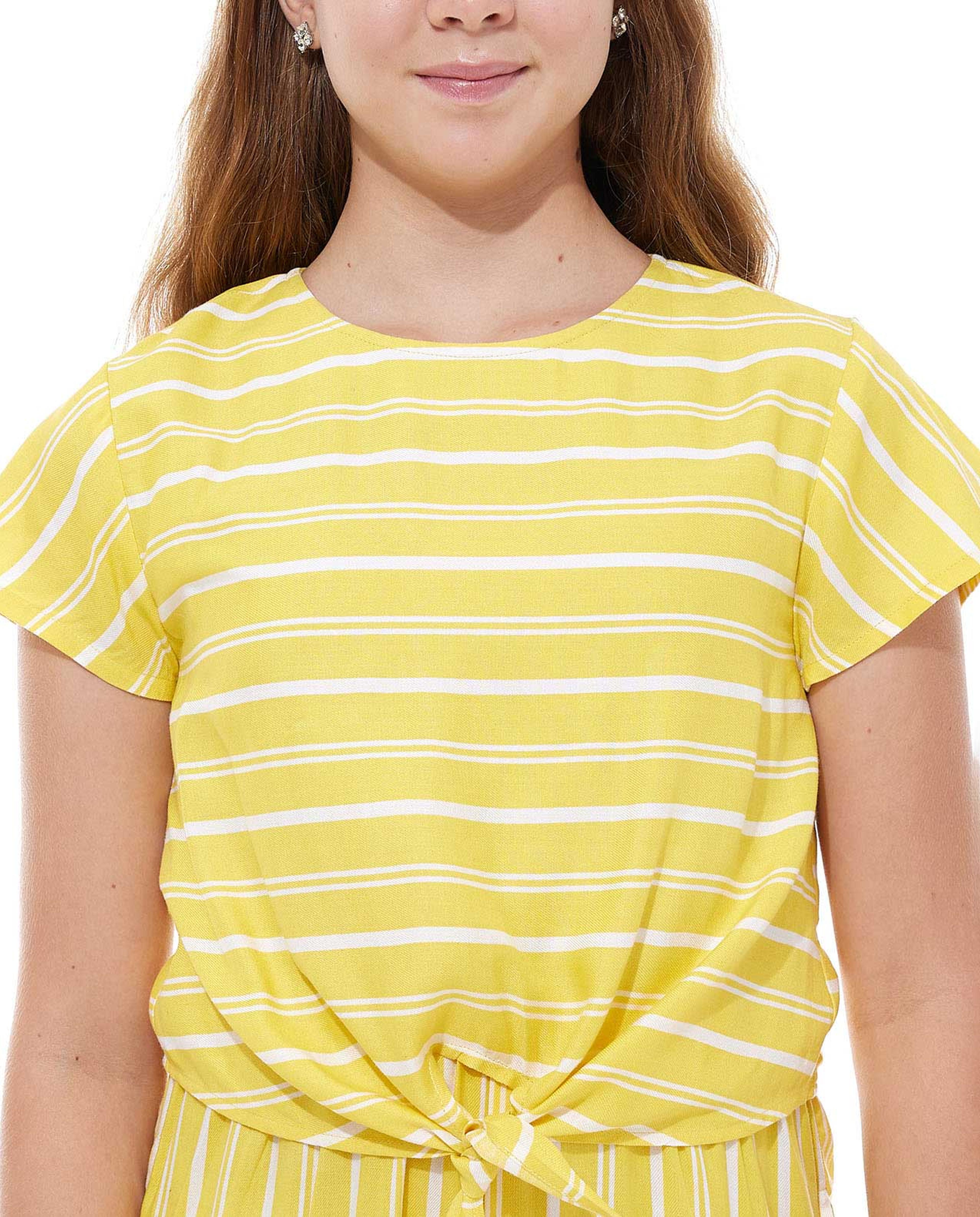 جمبسوت مخطط بياقة دائرية واكمام قصيرة