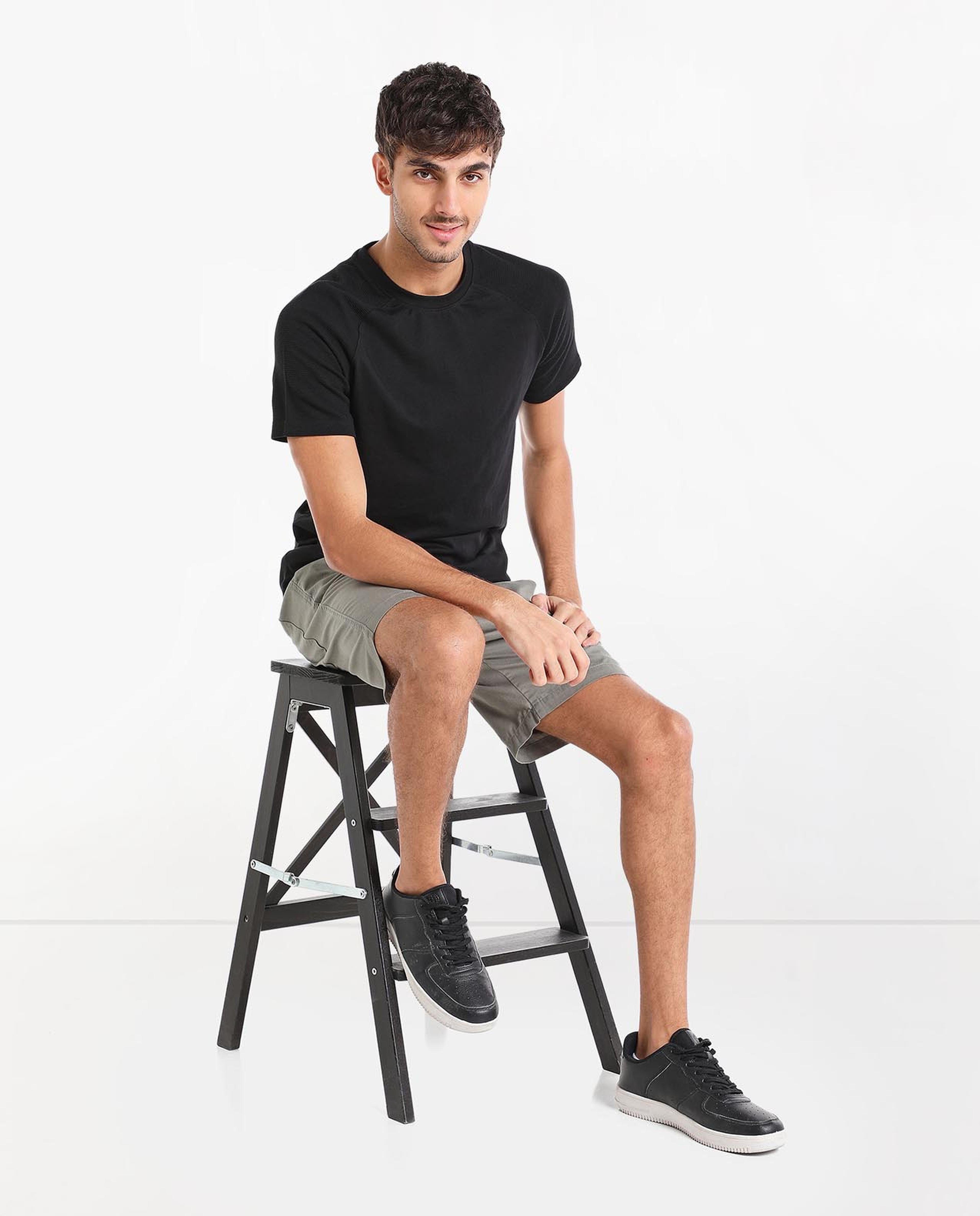 Solid T-Shirt With Round Neck And Long Raglan Sleeves