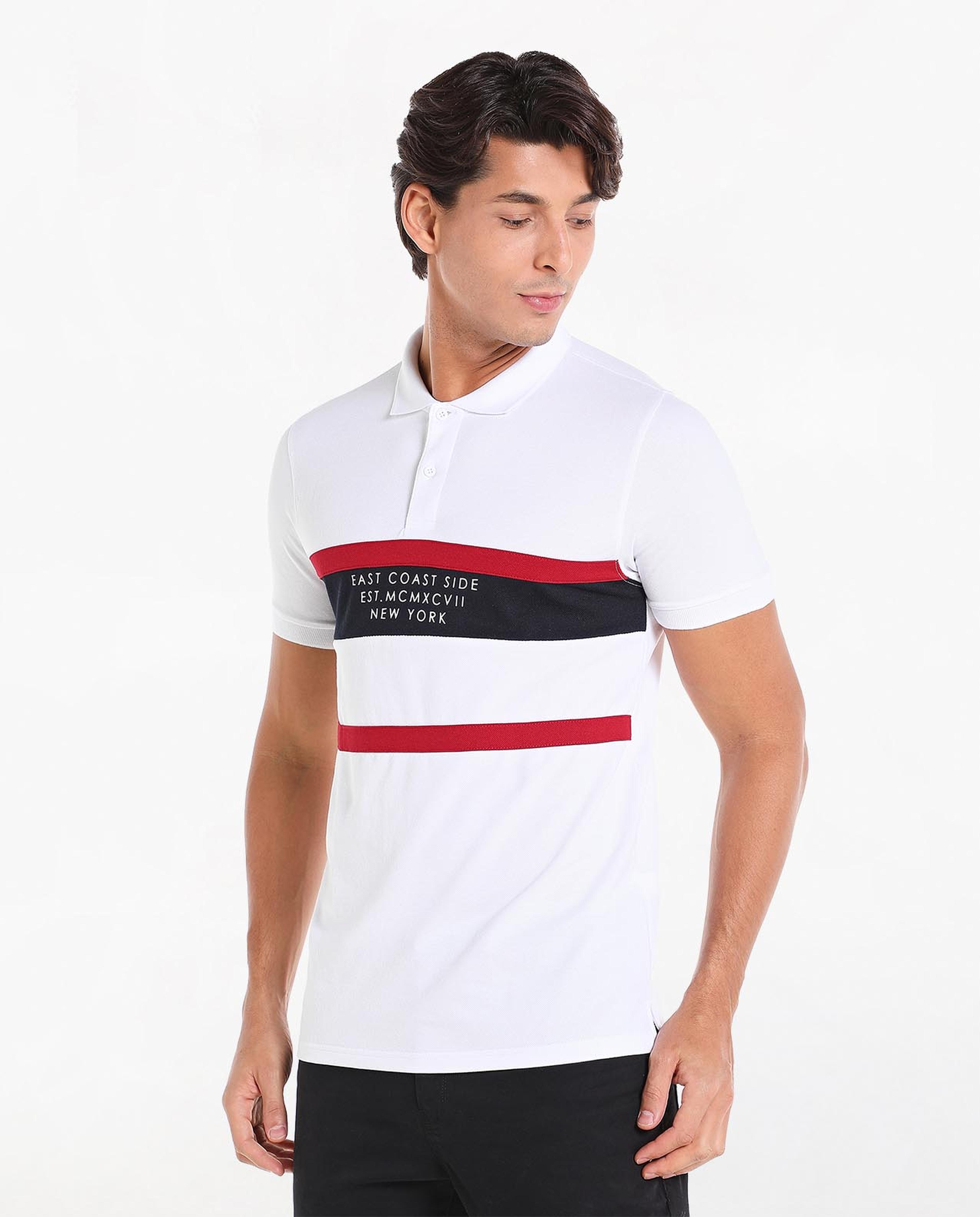 تيشيرت بطبعة و بياقة بولو و بأكمام قصيرة