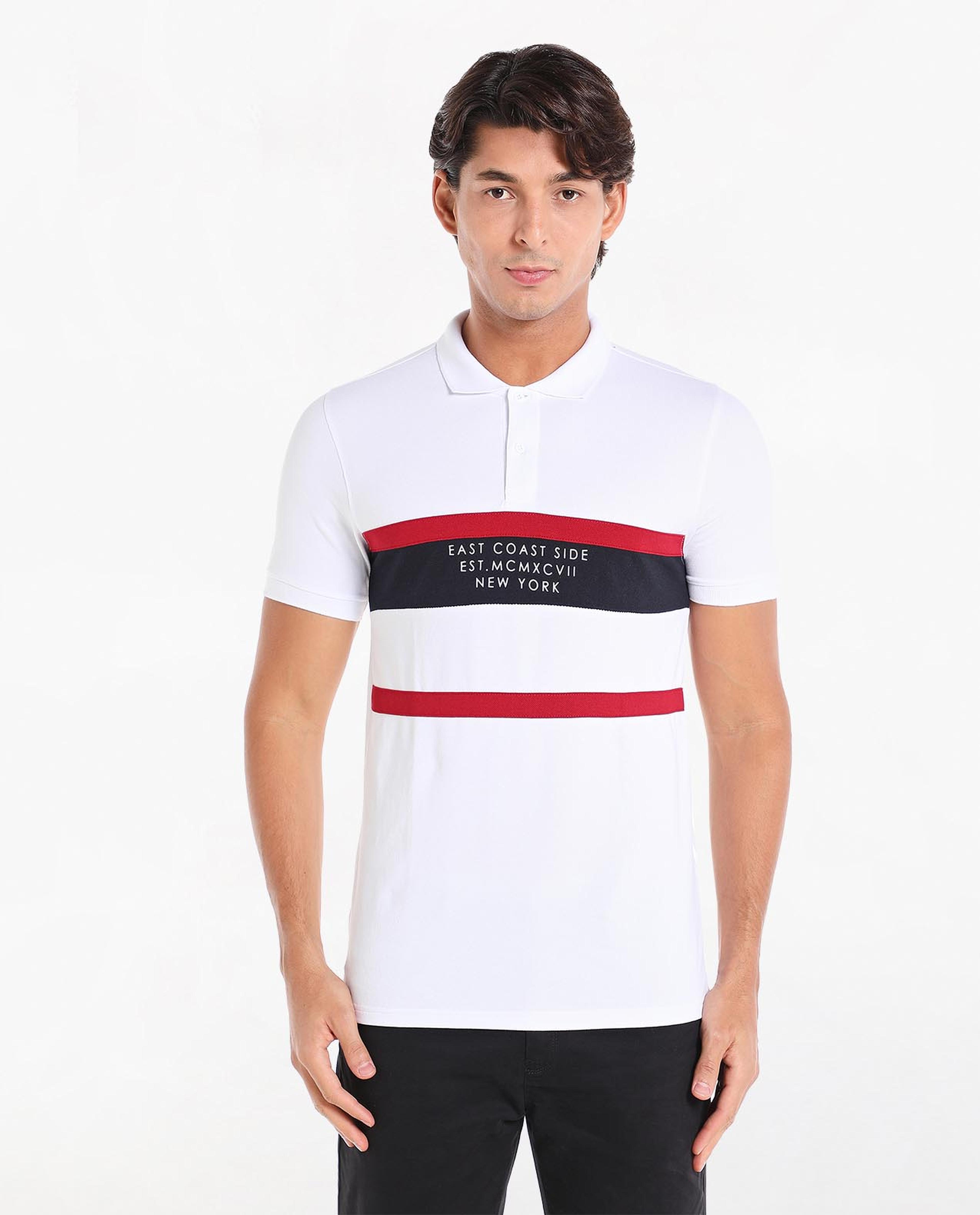 تيشيرت بطبعة و بياقة بولو و بأكمام قصيرة