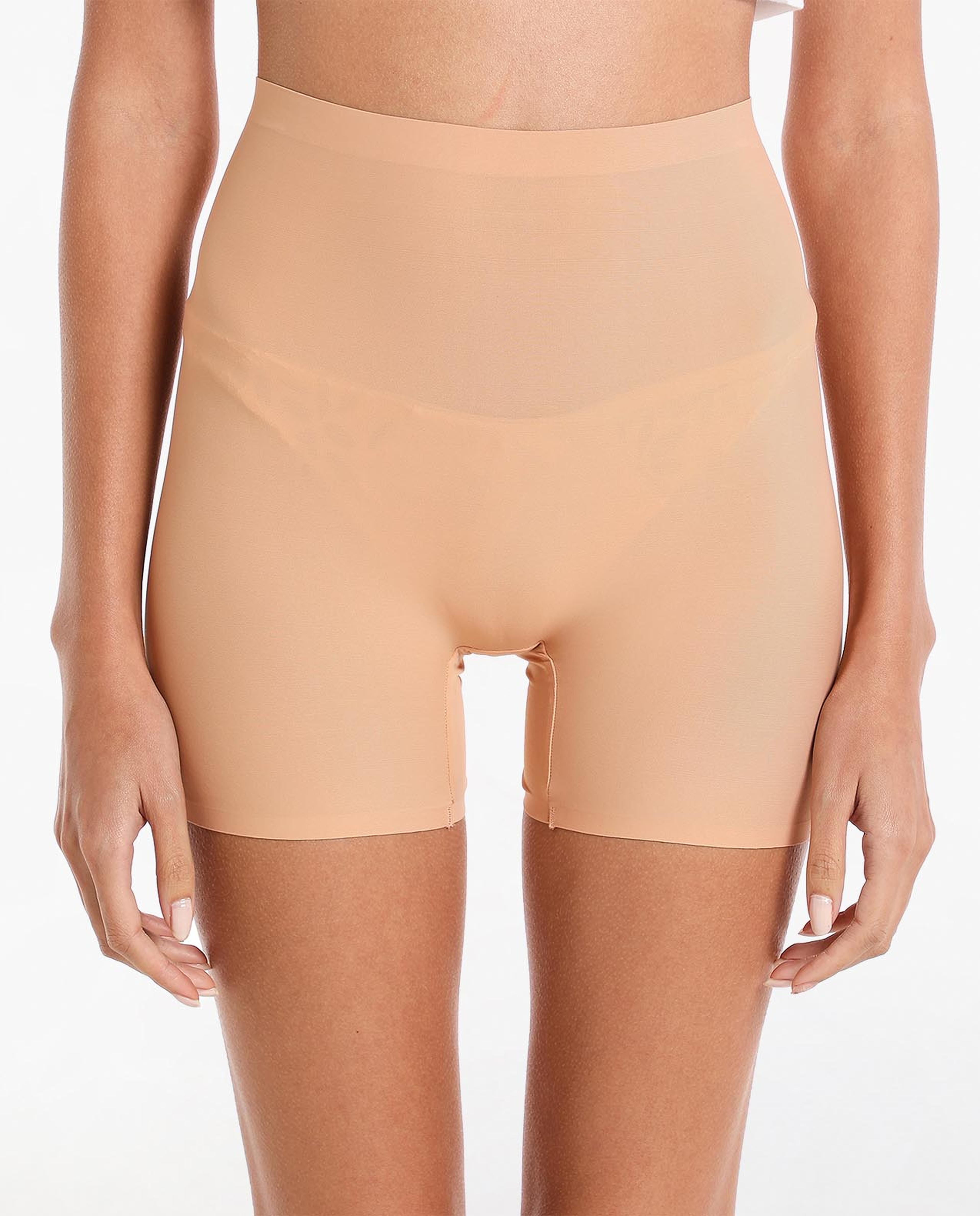 شورت غير مبطن