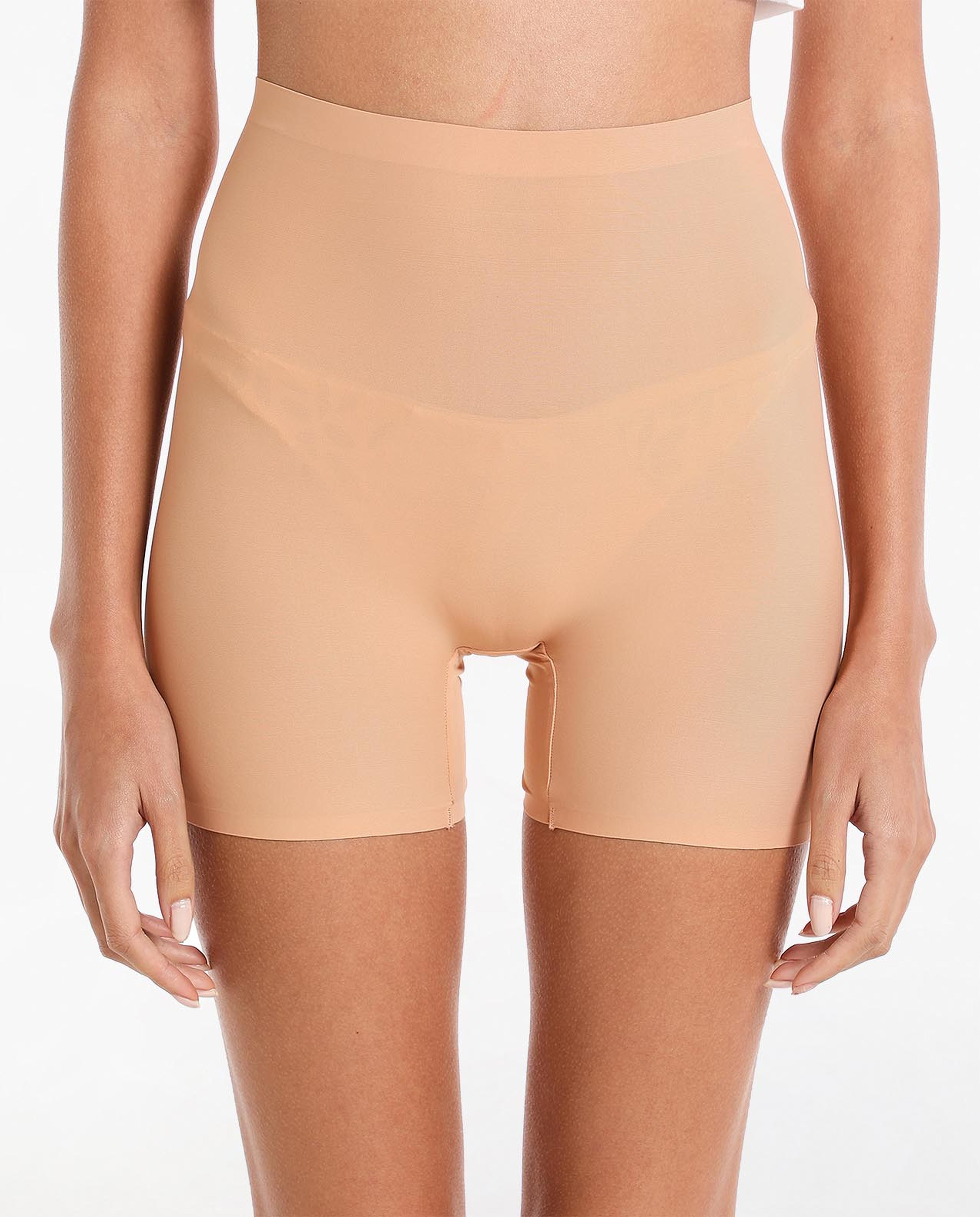 شورت غير مبطن