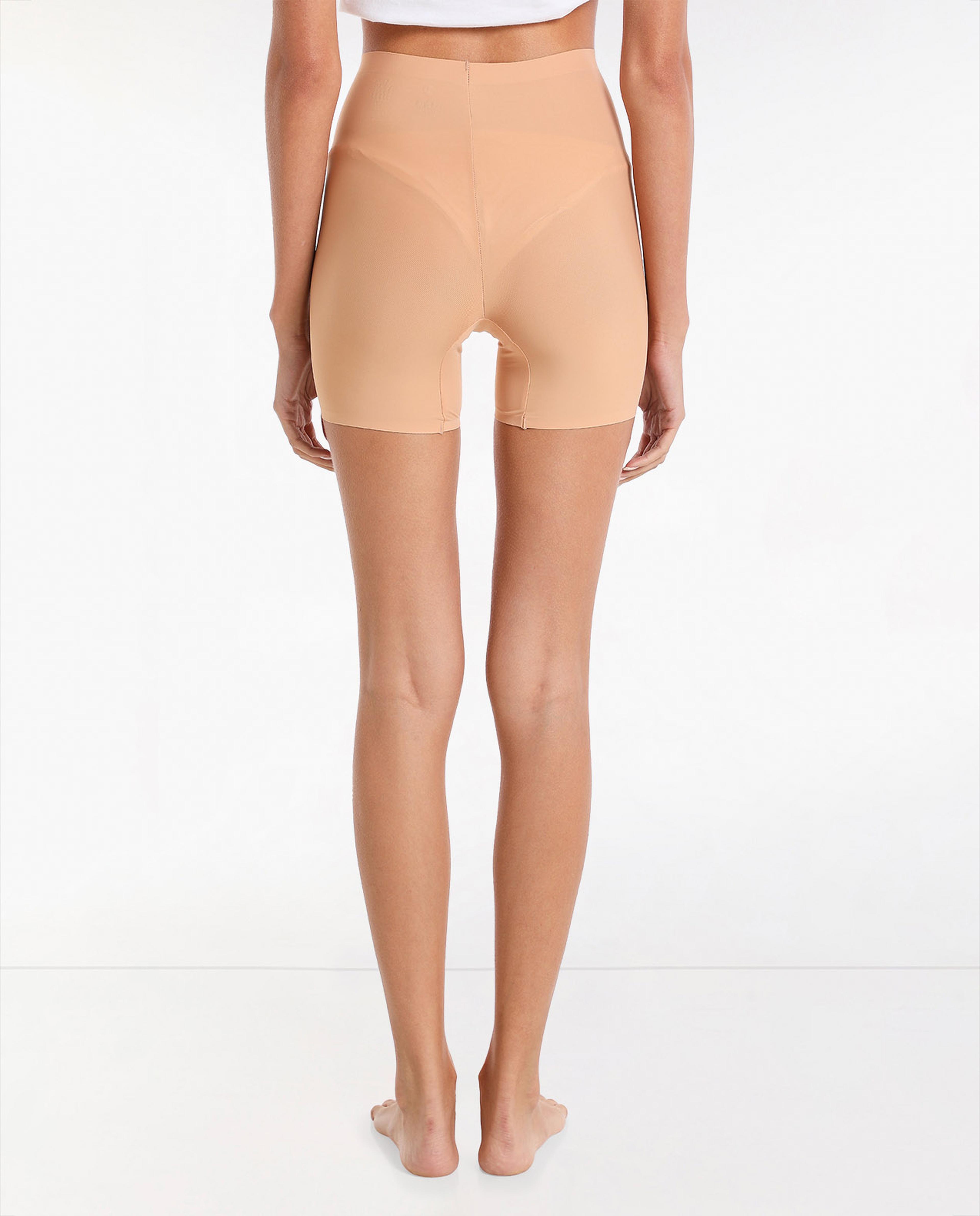 شورت غير مبطن