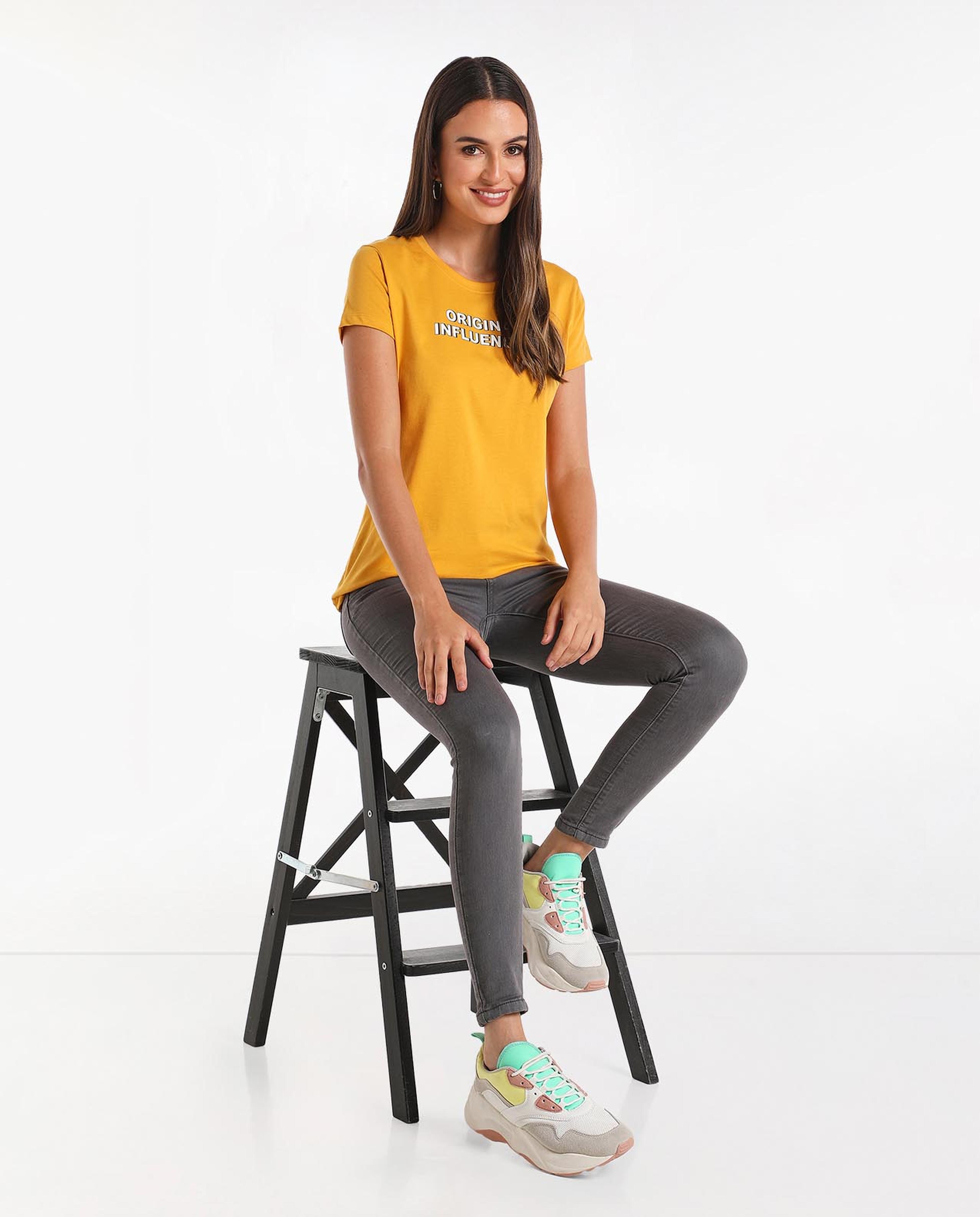 Casual Printed T-Shirt With Round Neck And Short Sleeves