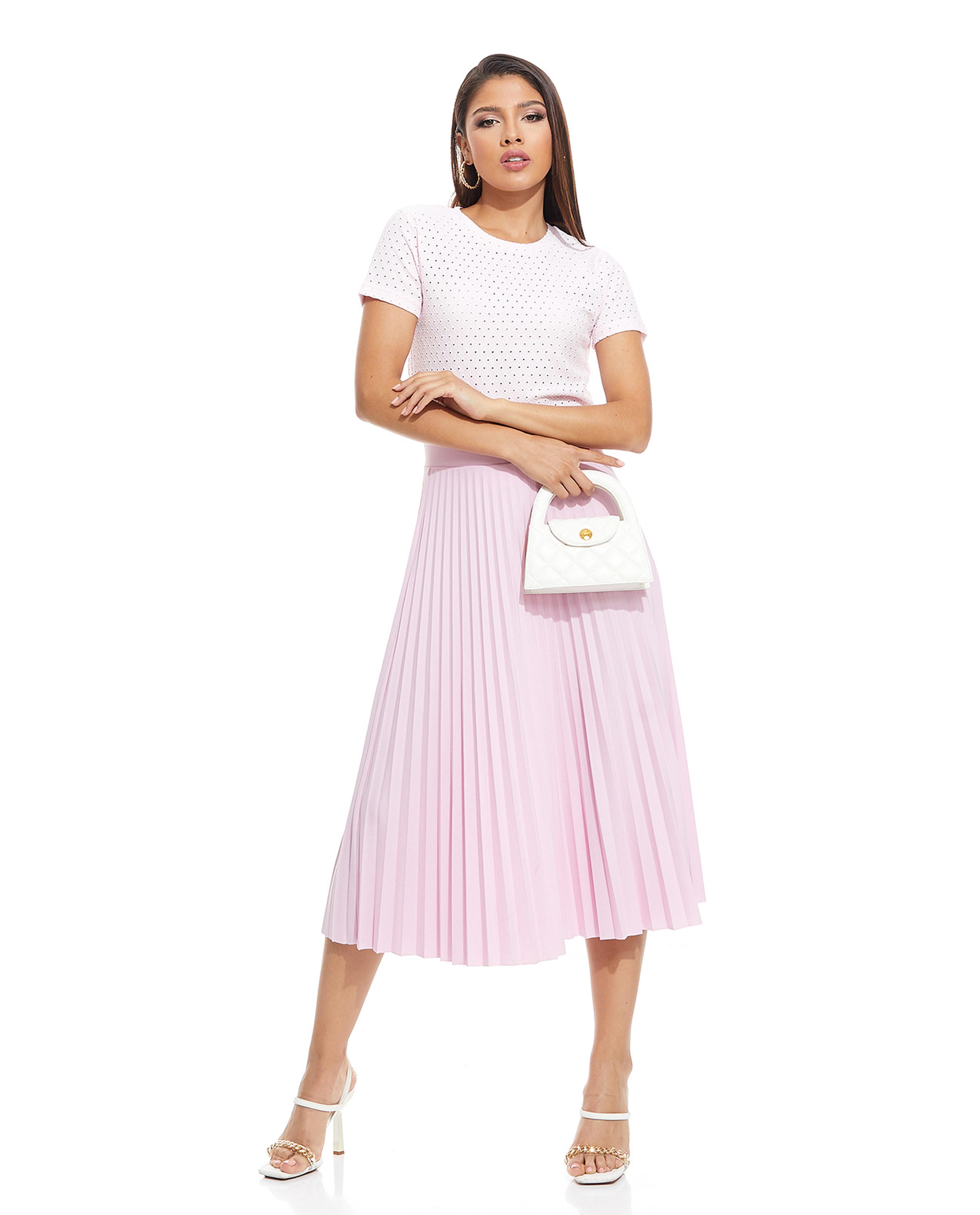 توب بياقة مستديرة وأكمام قصيرة وقصة ليزر