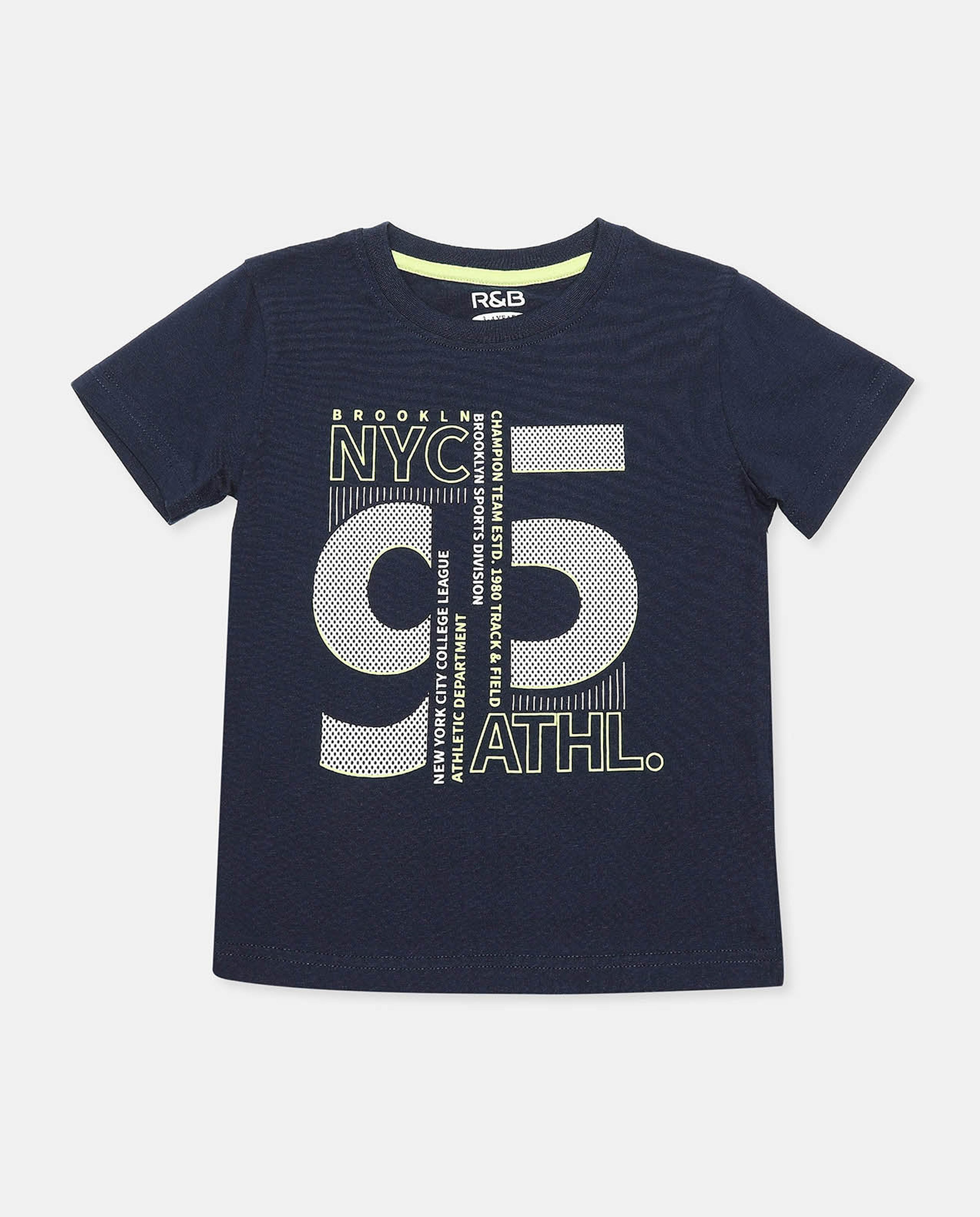 تيشيرت بياقة مستديرة وأكمام قصيرة وطبعة