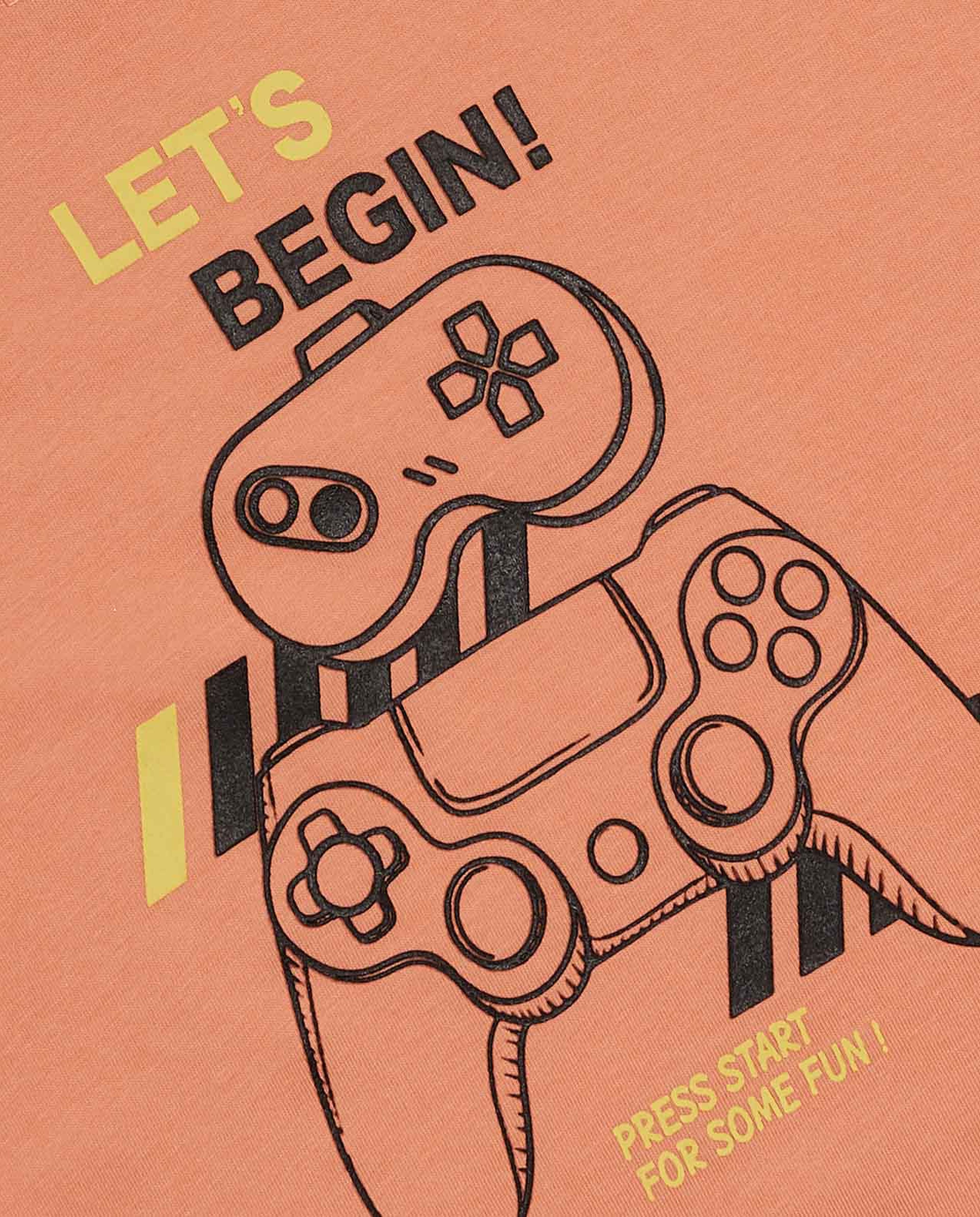 تيشيرت بياقة مستديرة وأكمام قصيرة