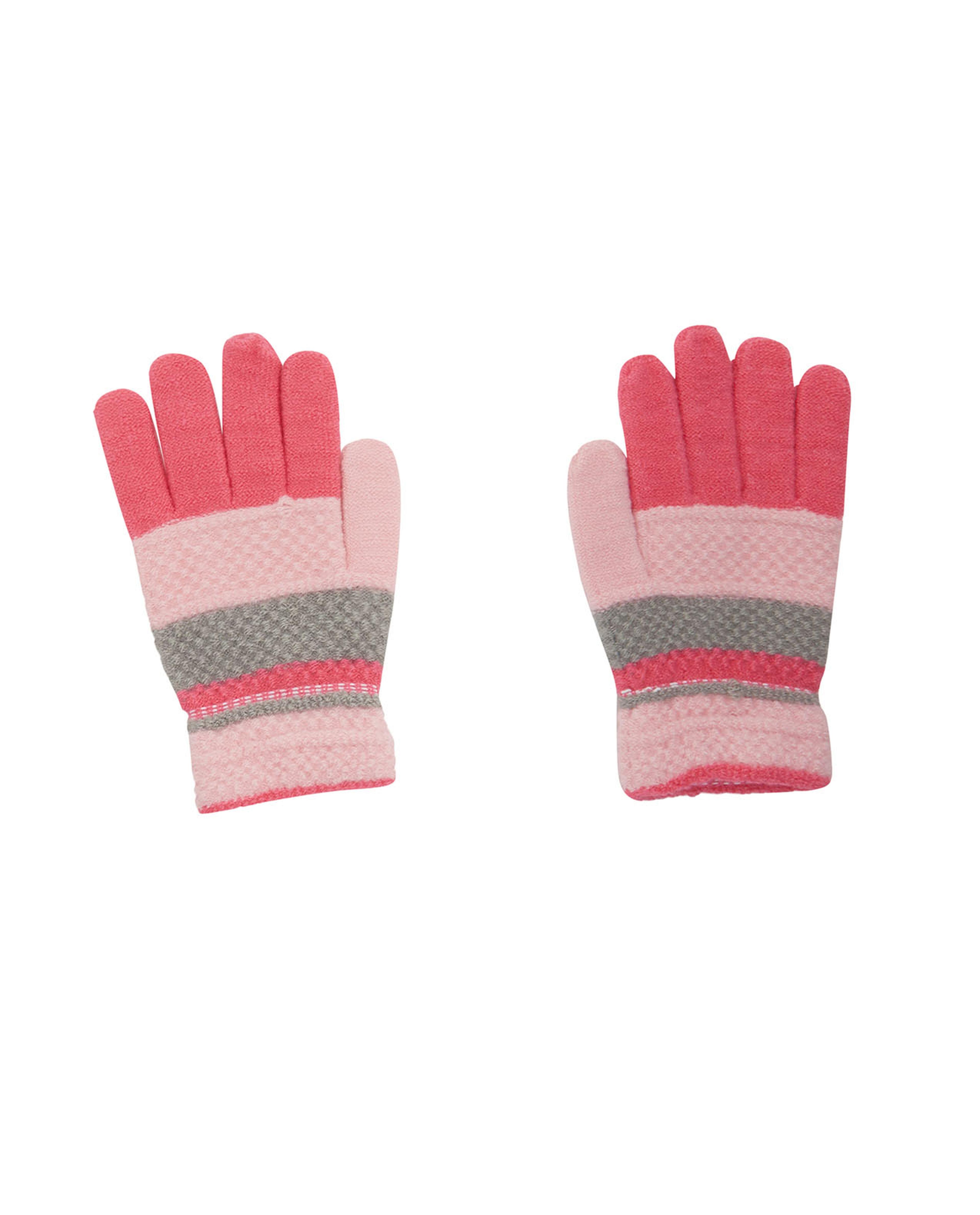 قفازات منسوجة وملونة