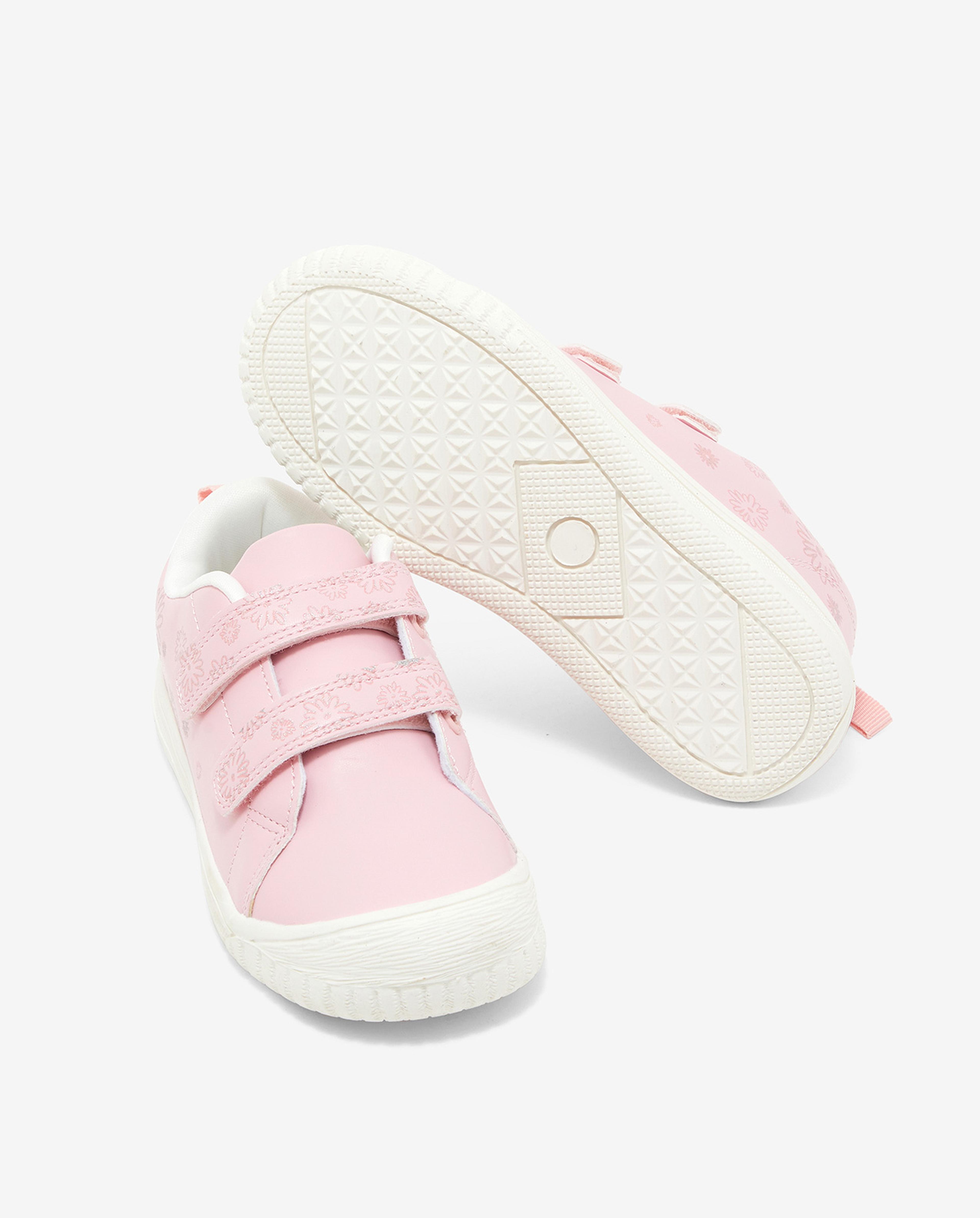 حذاء كاجوال بشريط فيلكرو وطبعة