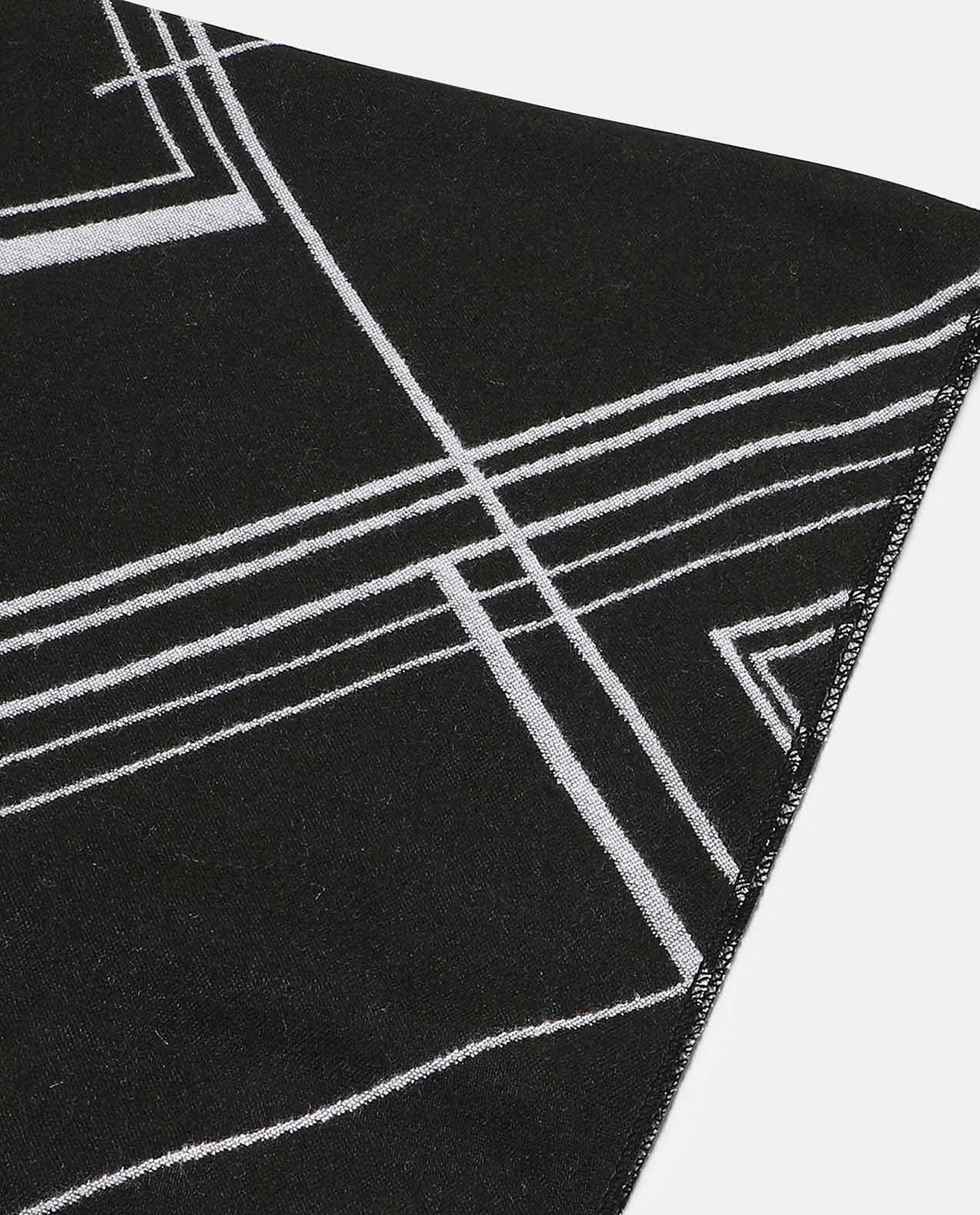 وشاح بنقش تجريدي