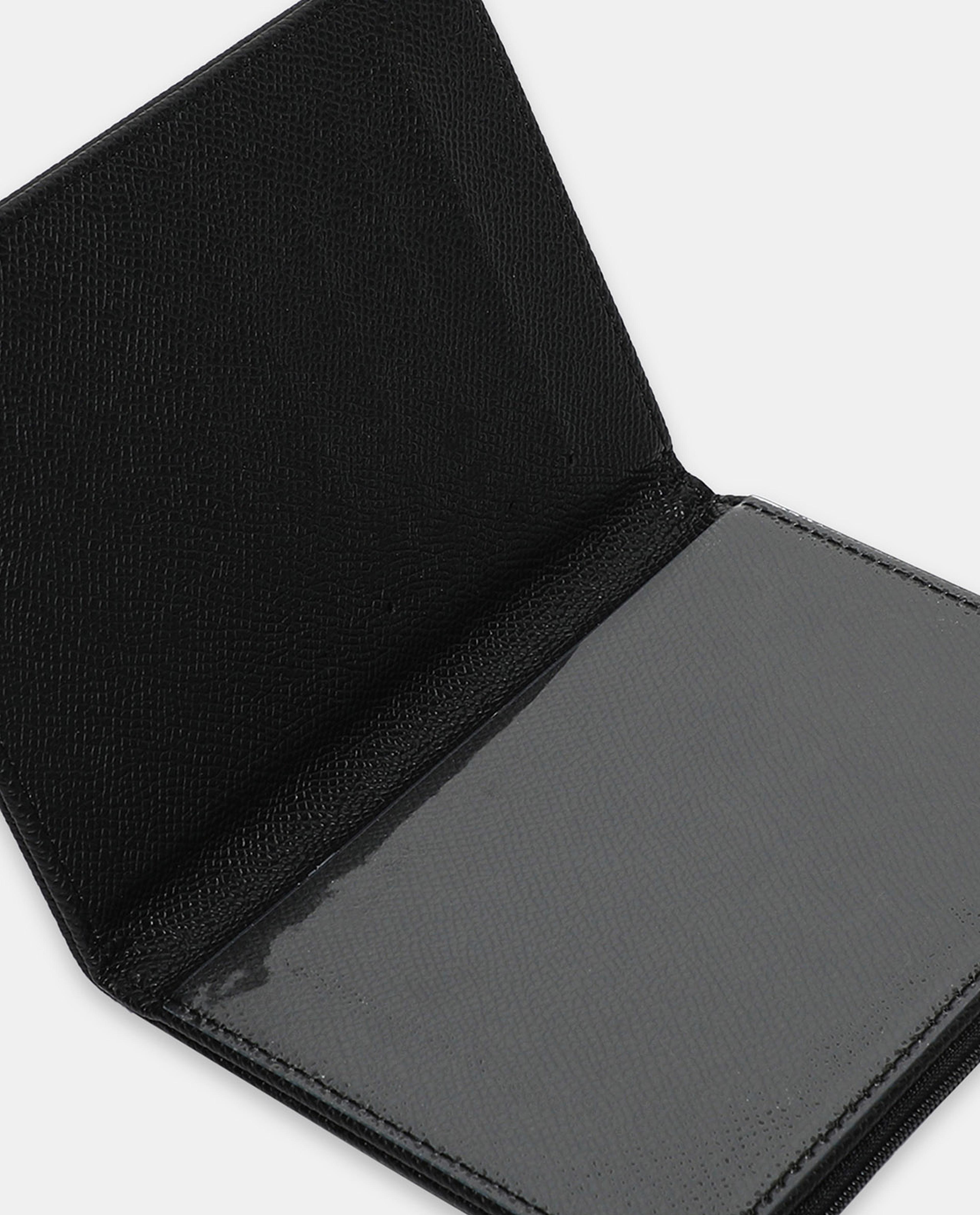 غلاف جواز السفر بطبعة