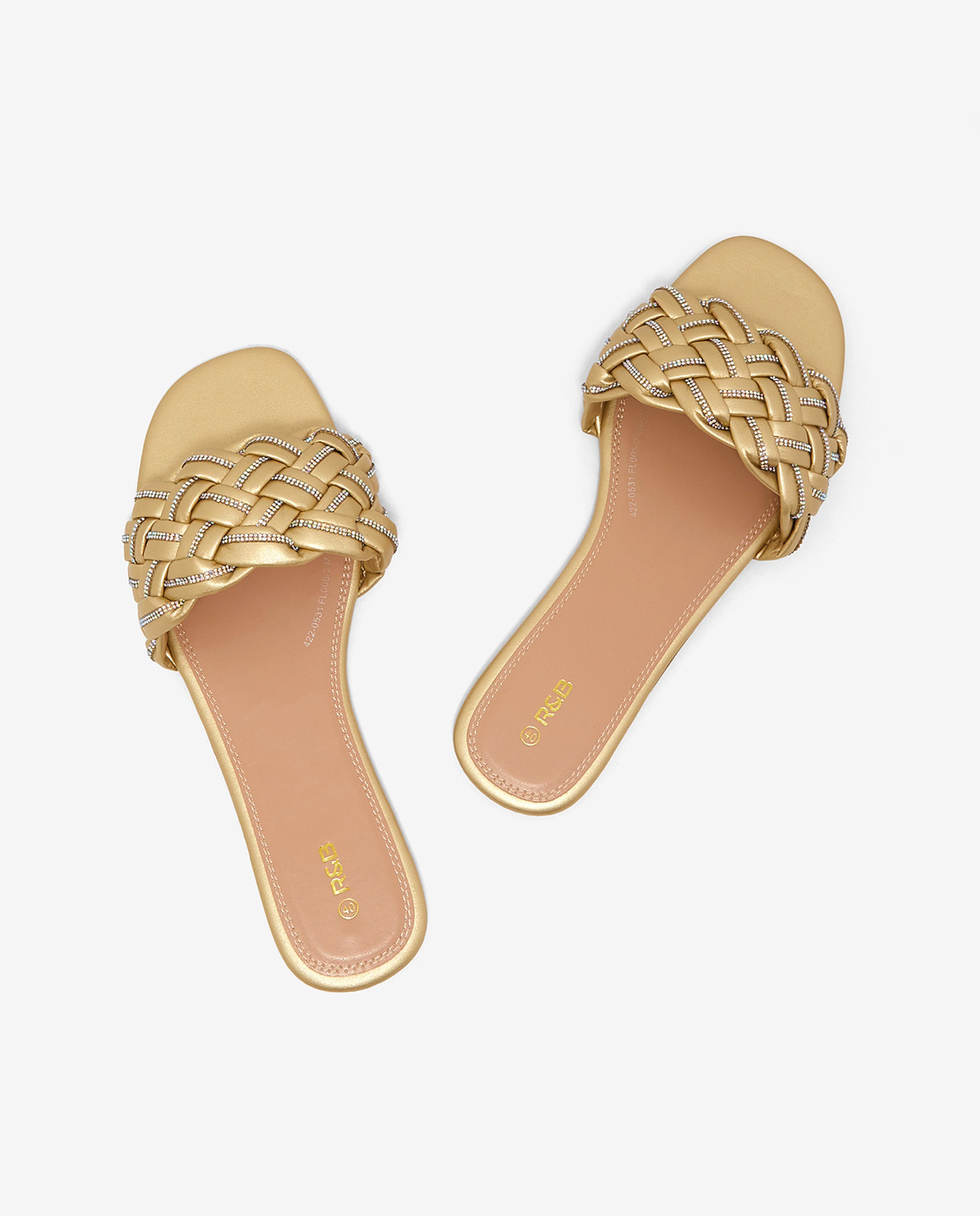 صندل بمقدمة مفتوحة