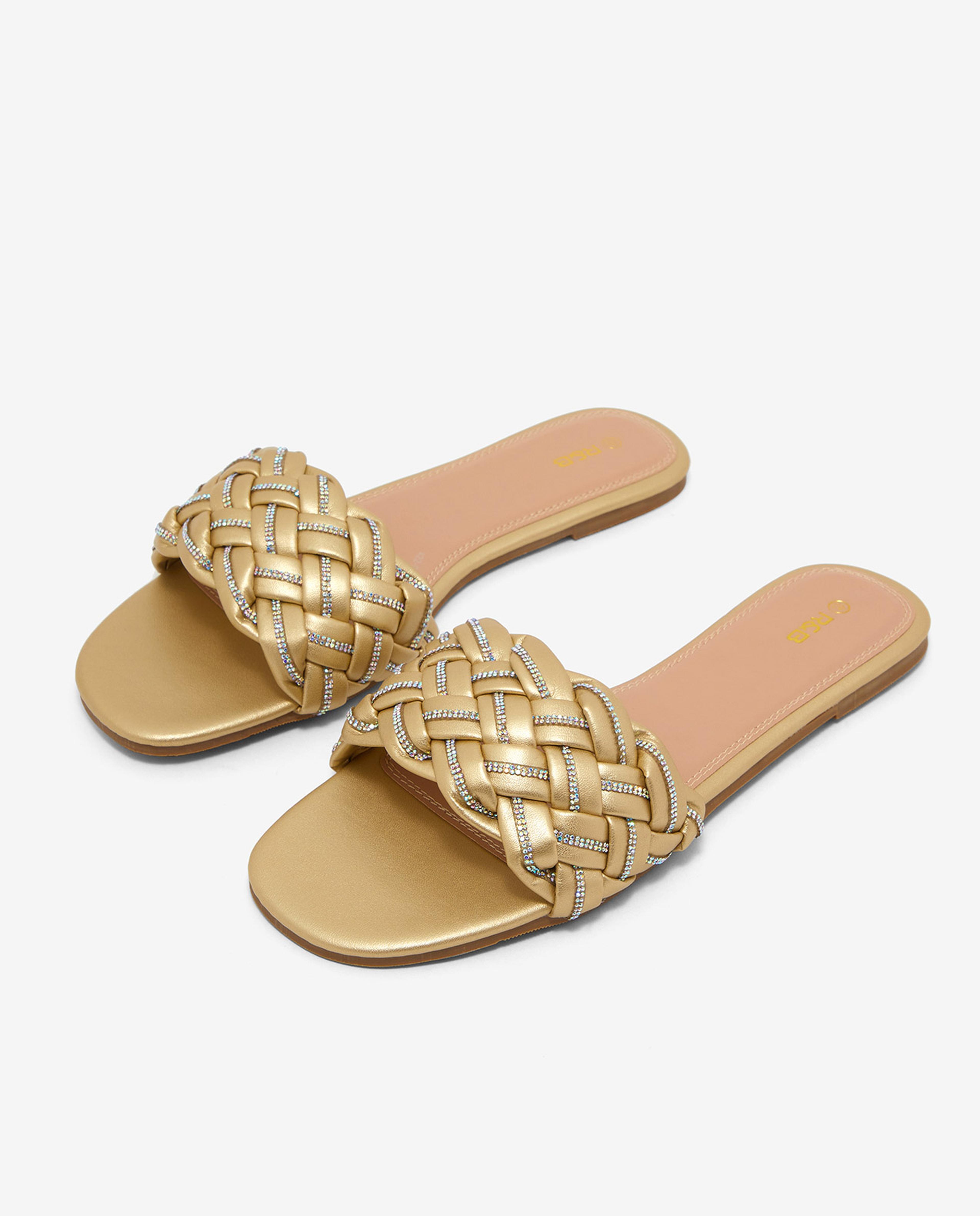 صندل بمقدمة مفتوحة