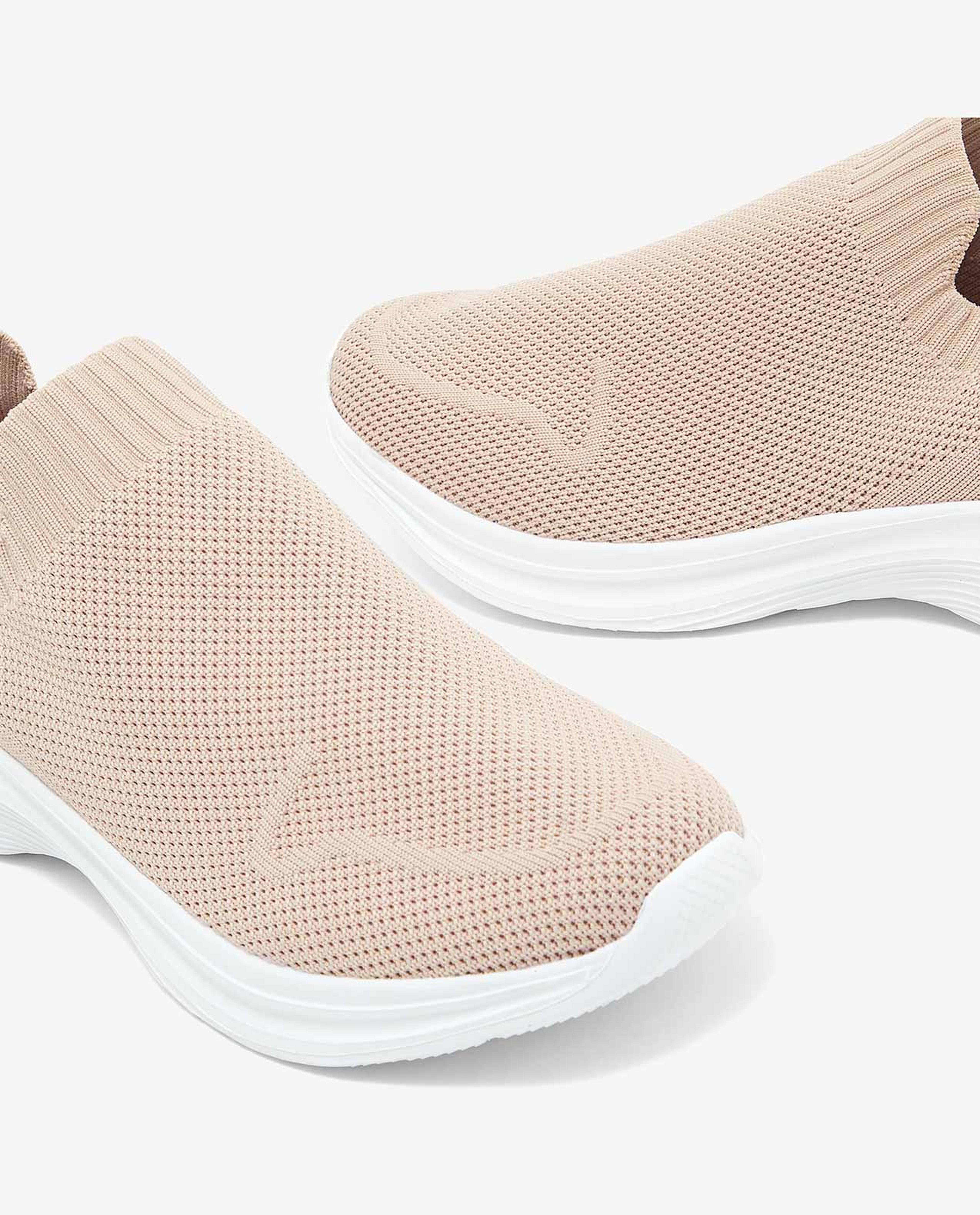 حذاء رياضي سليب أون