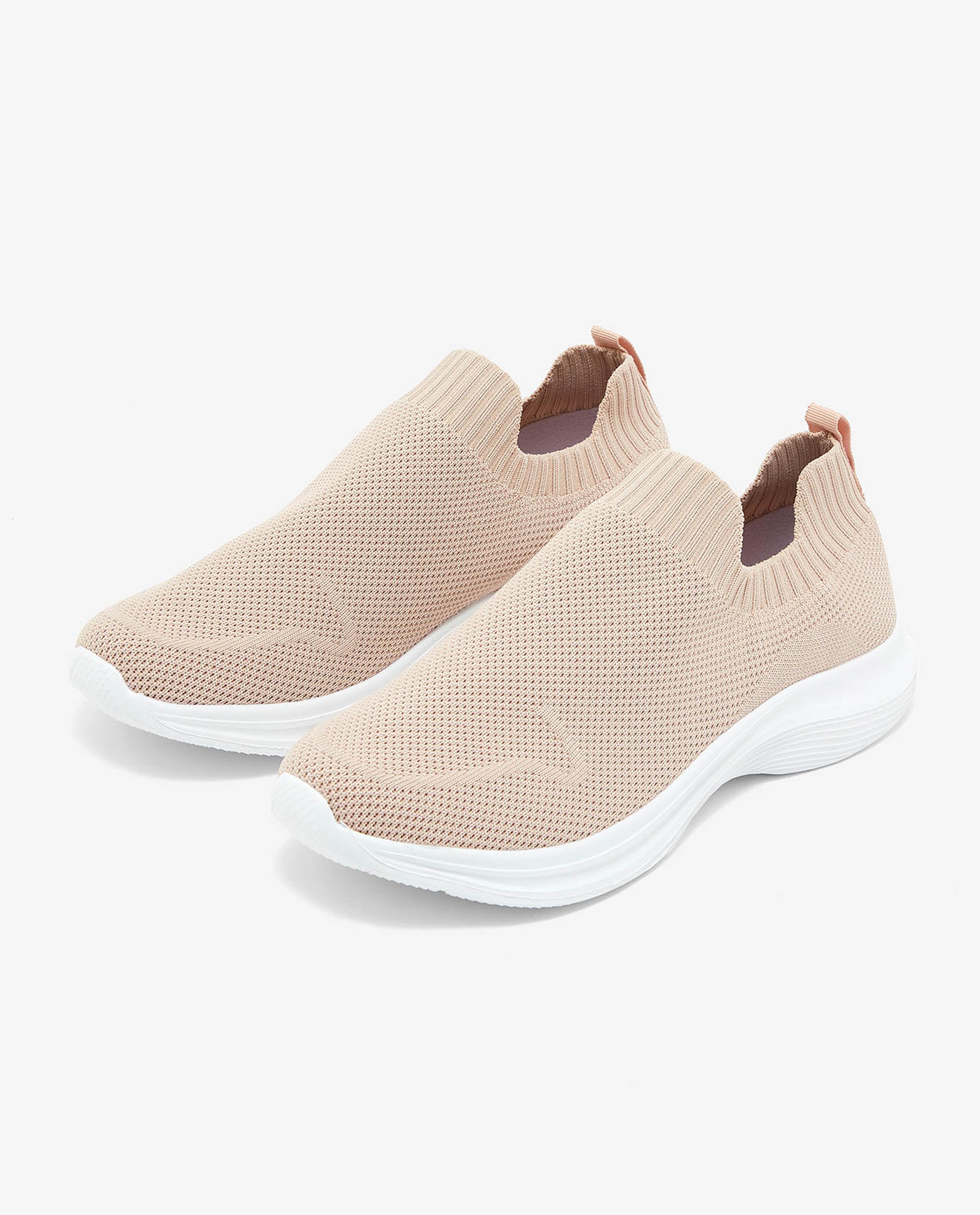 حذاء رياضي سليب أون