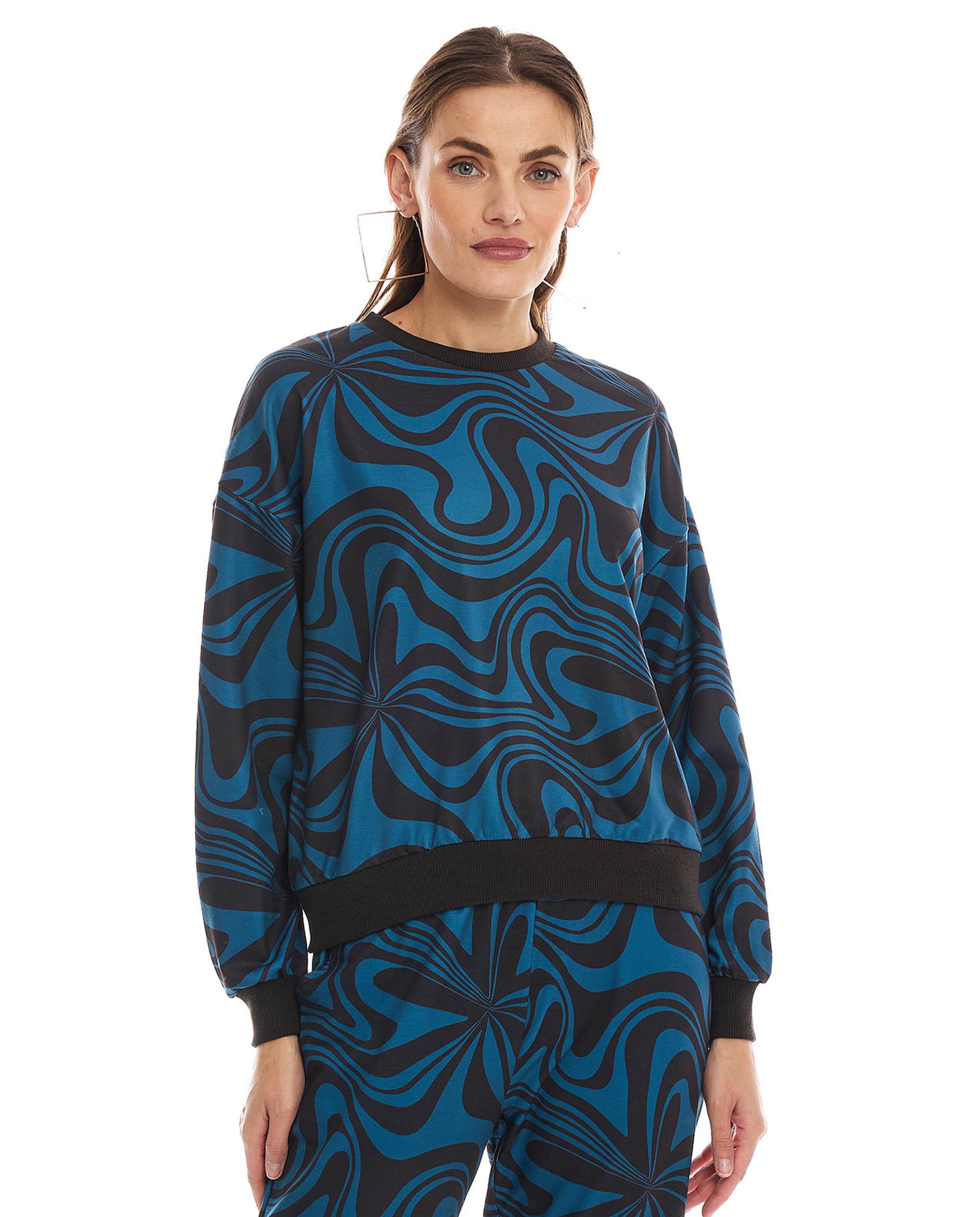 سويتشيرت بطبعة وياقة مستديرة وأكمام طويلة