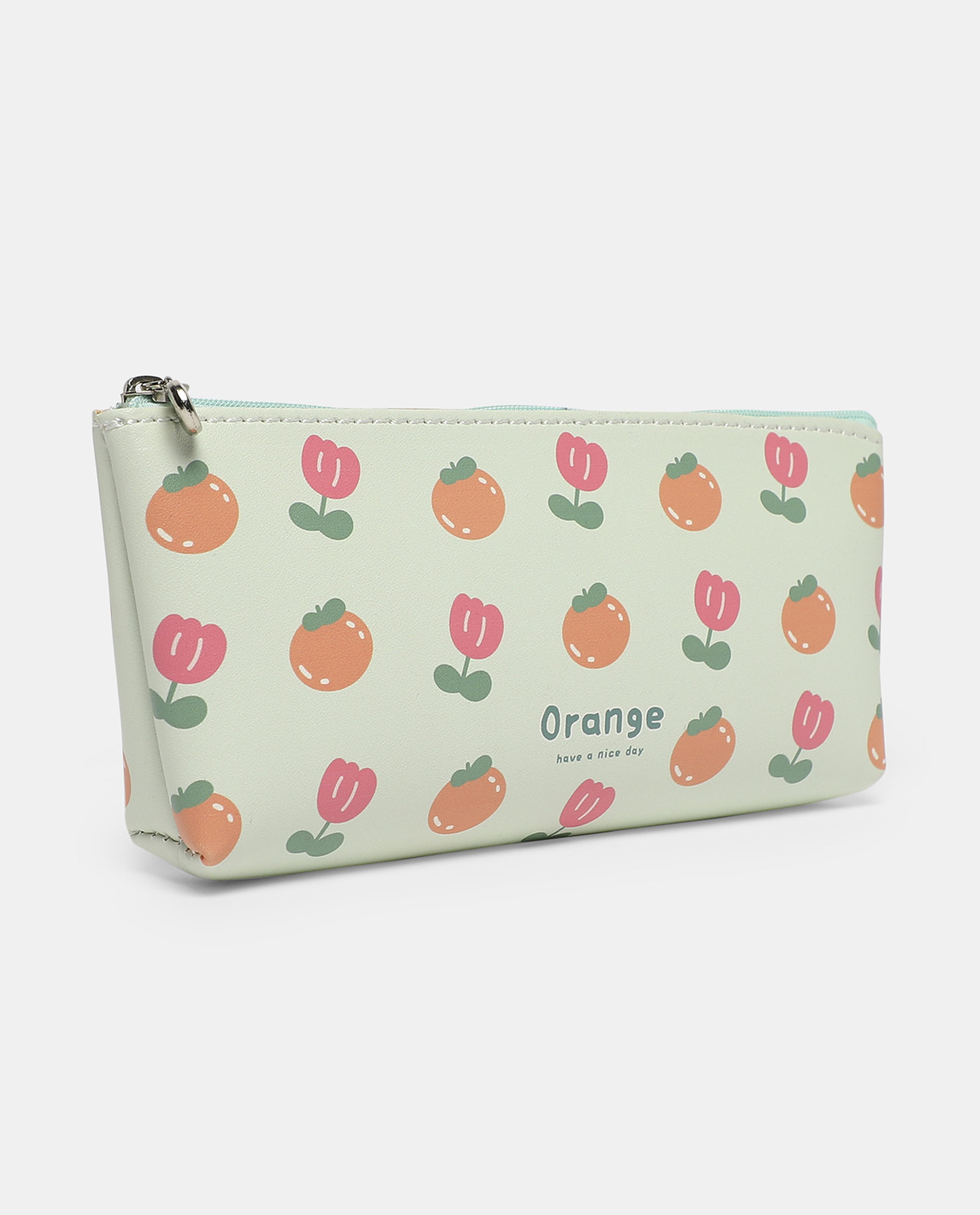 مقلمية أقلام خضراء بطبعة من آر أند بي