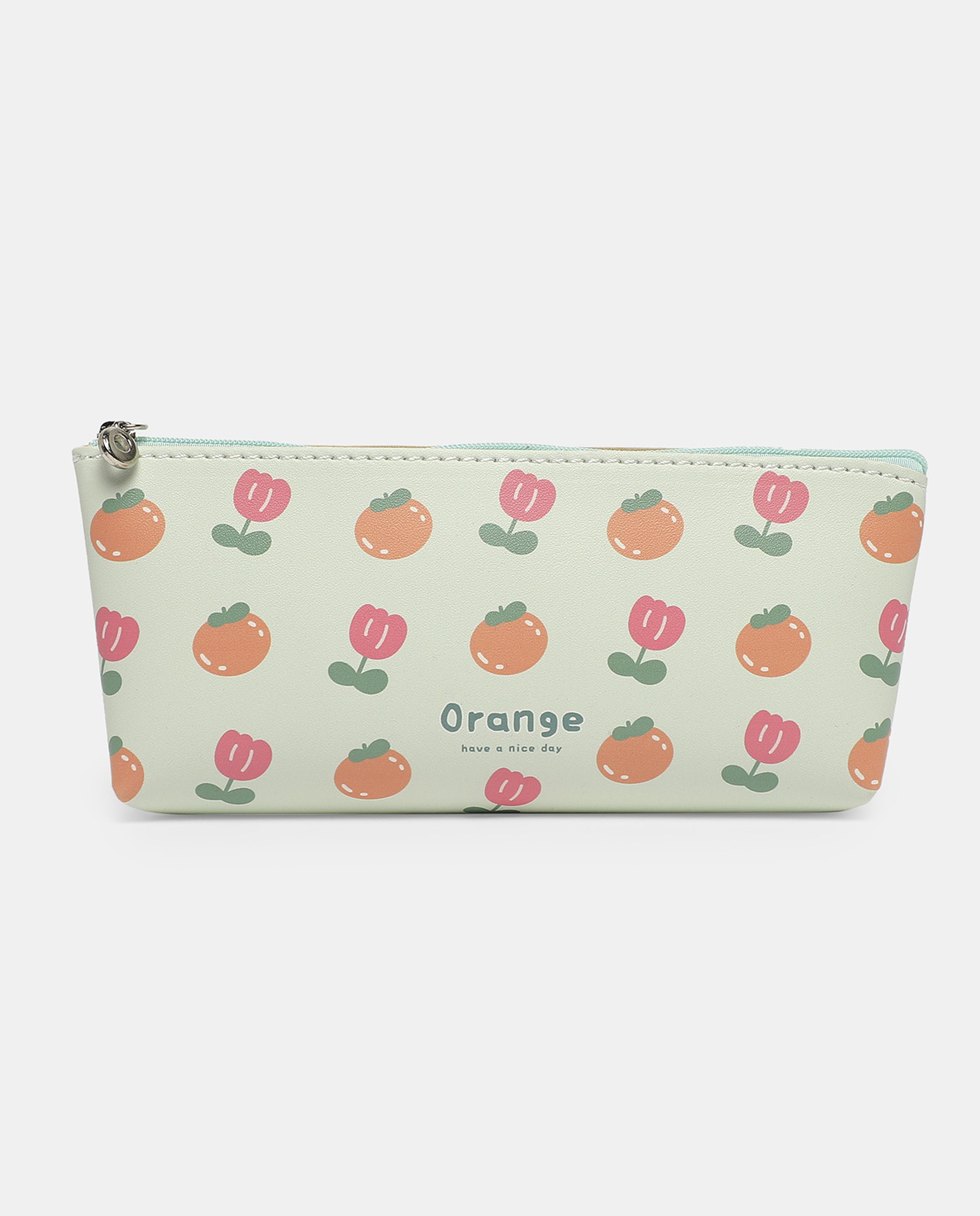 مقلمية أقلام خضراء بطبعة من آر أند بي