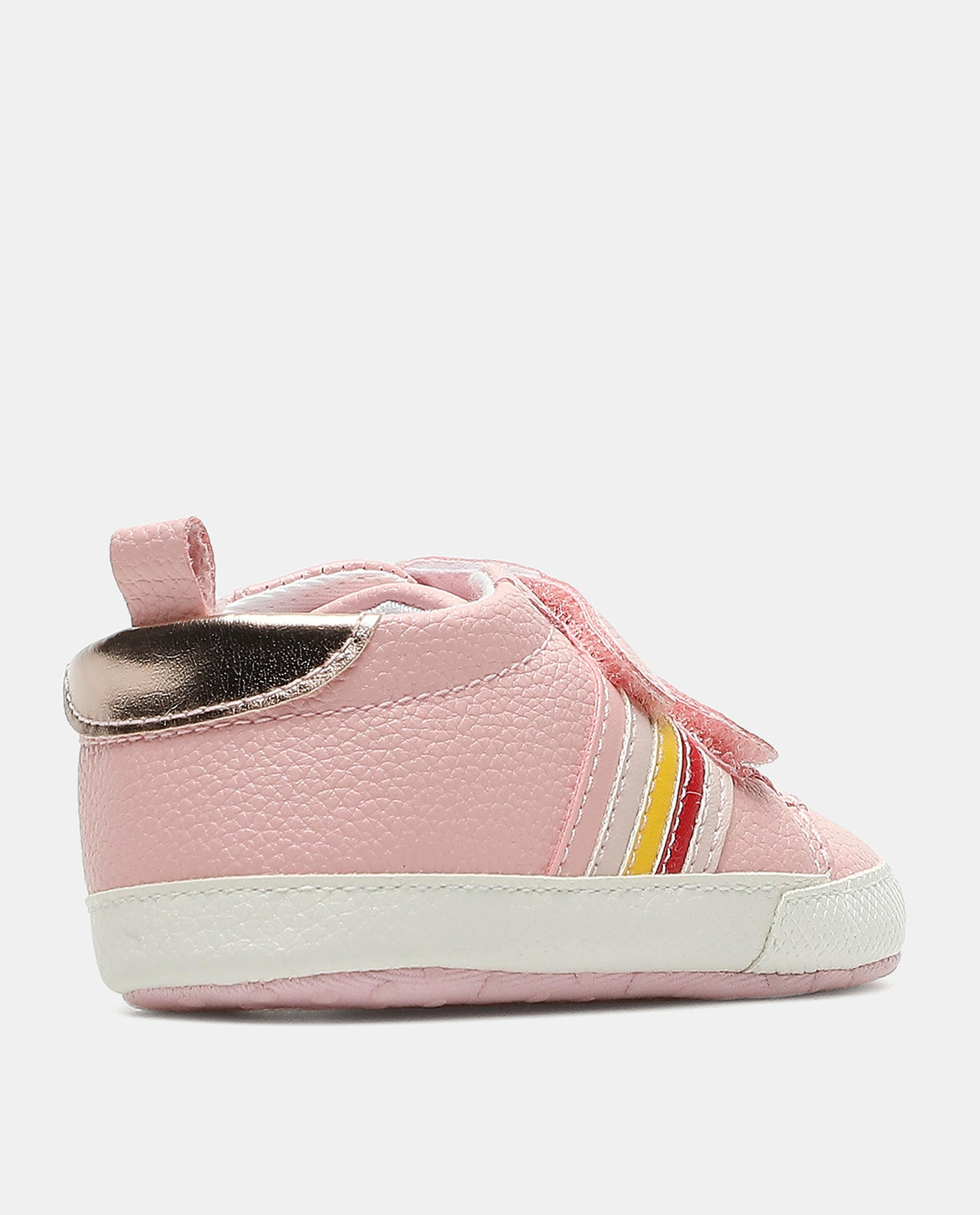 تيشيرت بطبعة بلون أزرق