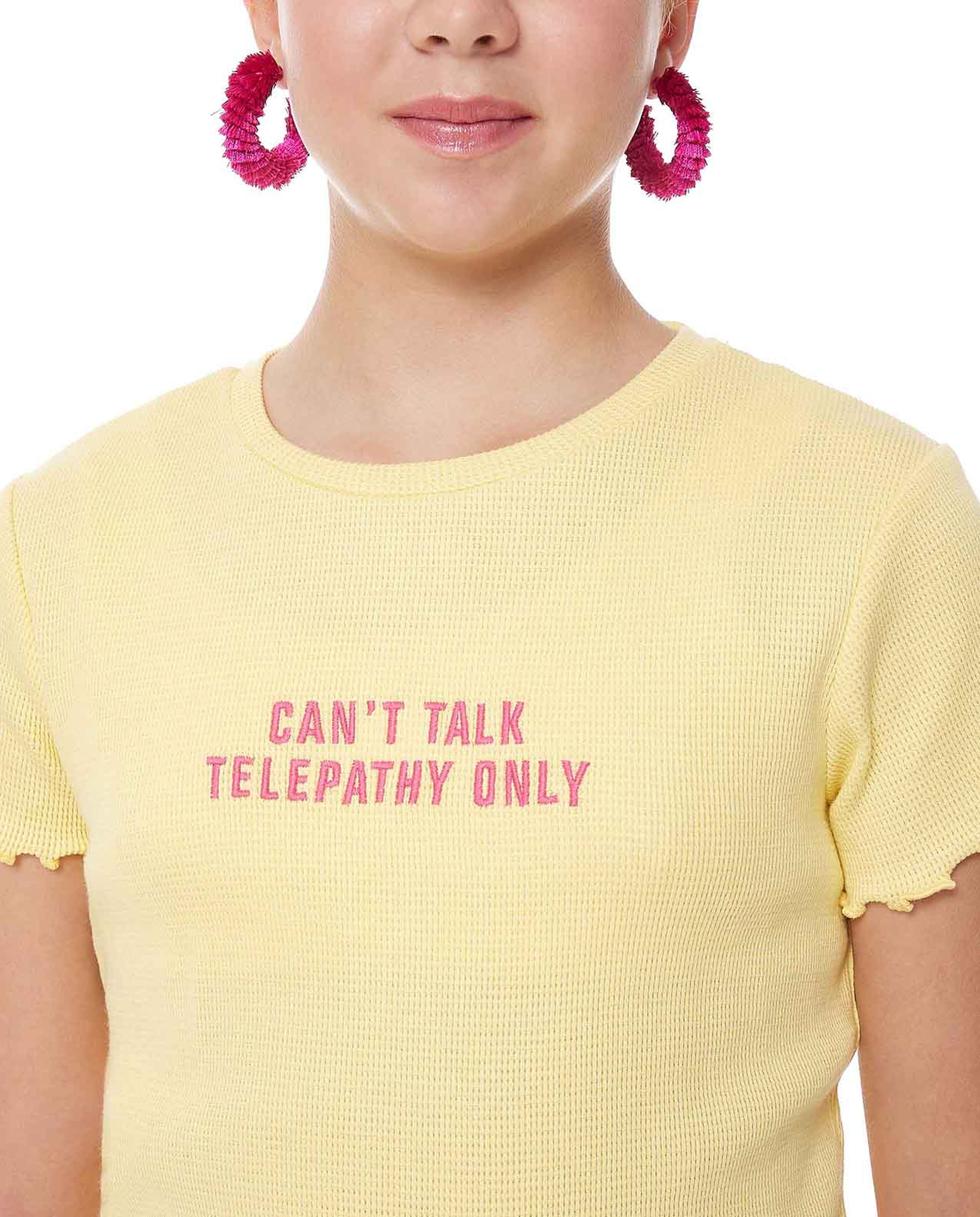 توب مطرز برقبة ودائرية أوكمام قصيرة