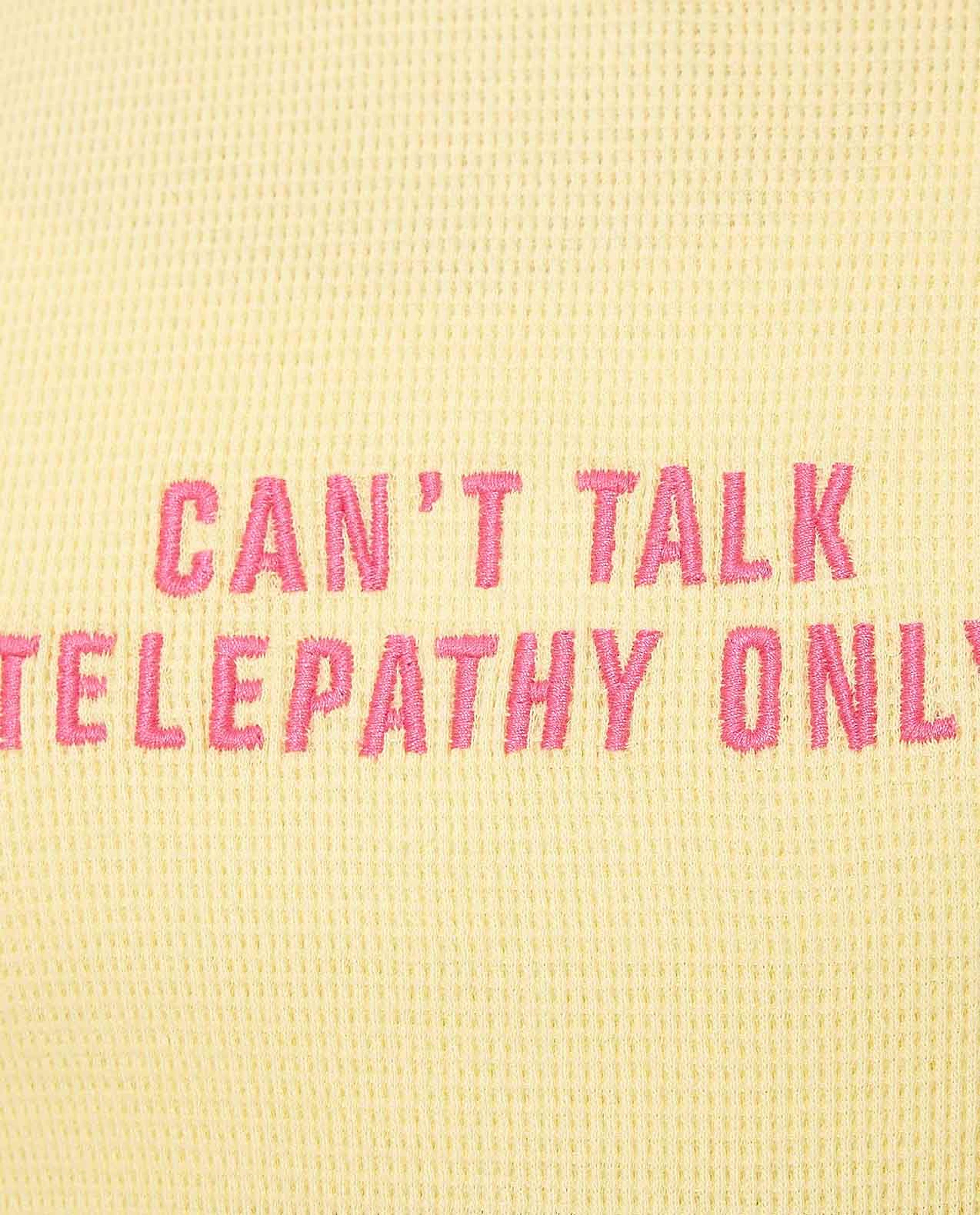 توب مطرز برقبة ودائرية أوكمام قصيرة