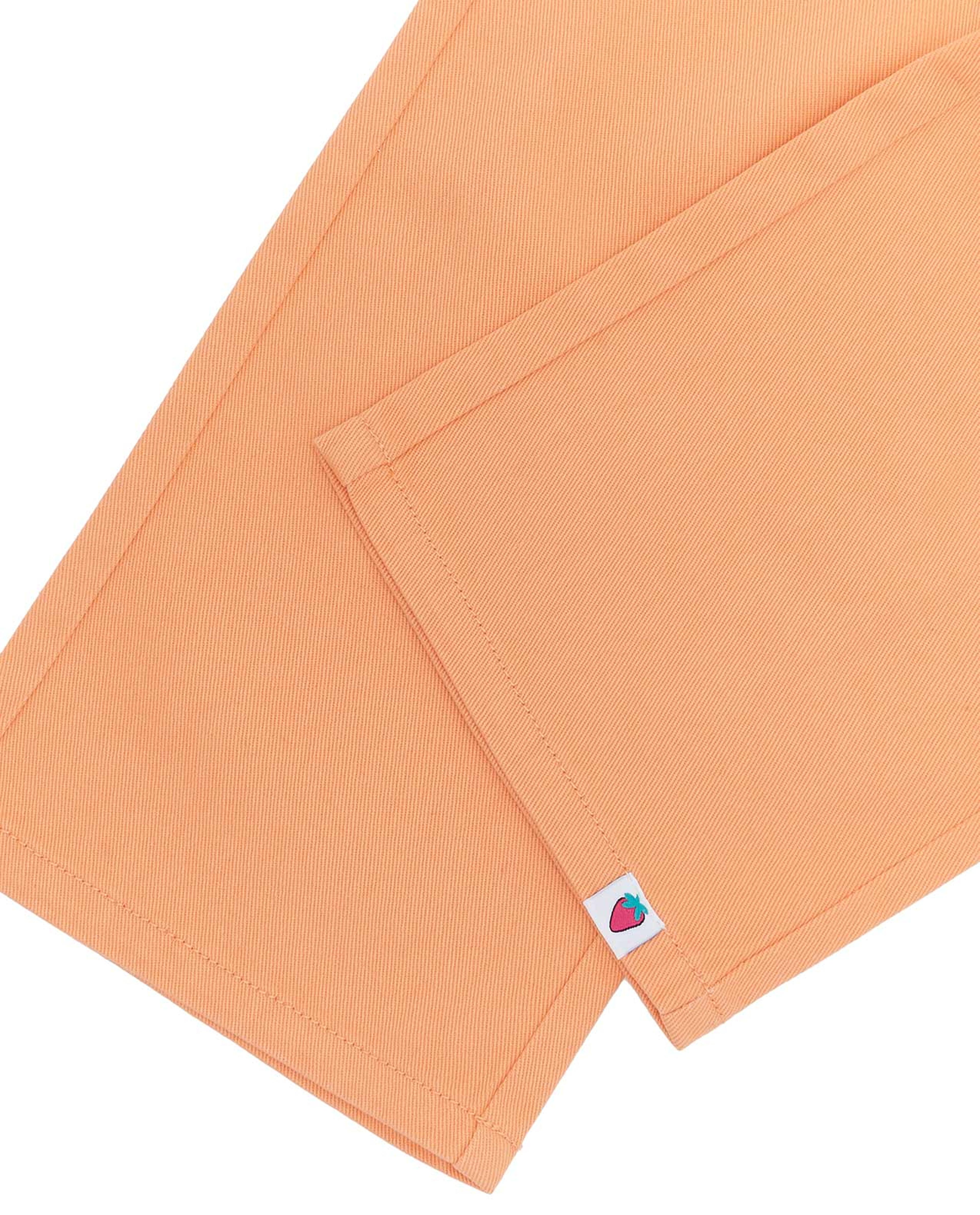 بنطال جينز بقصة ساق واسعة