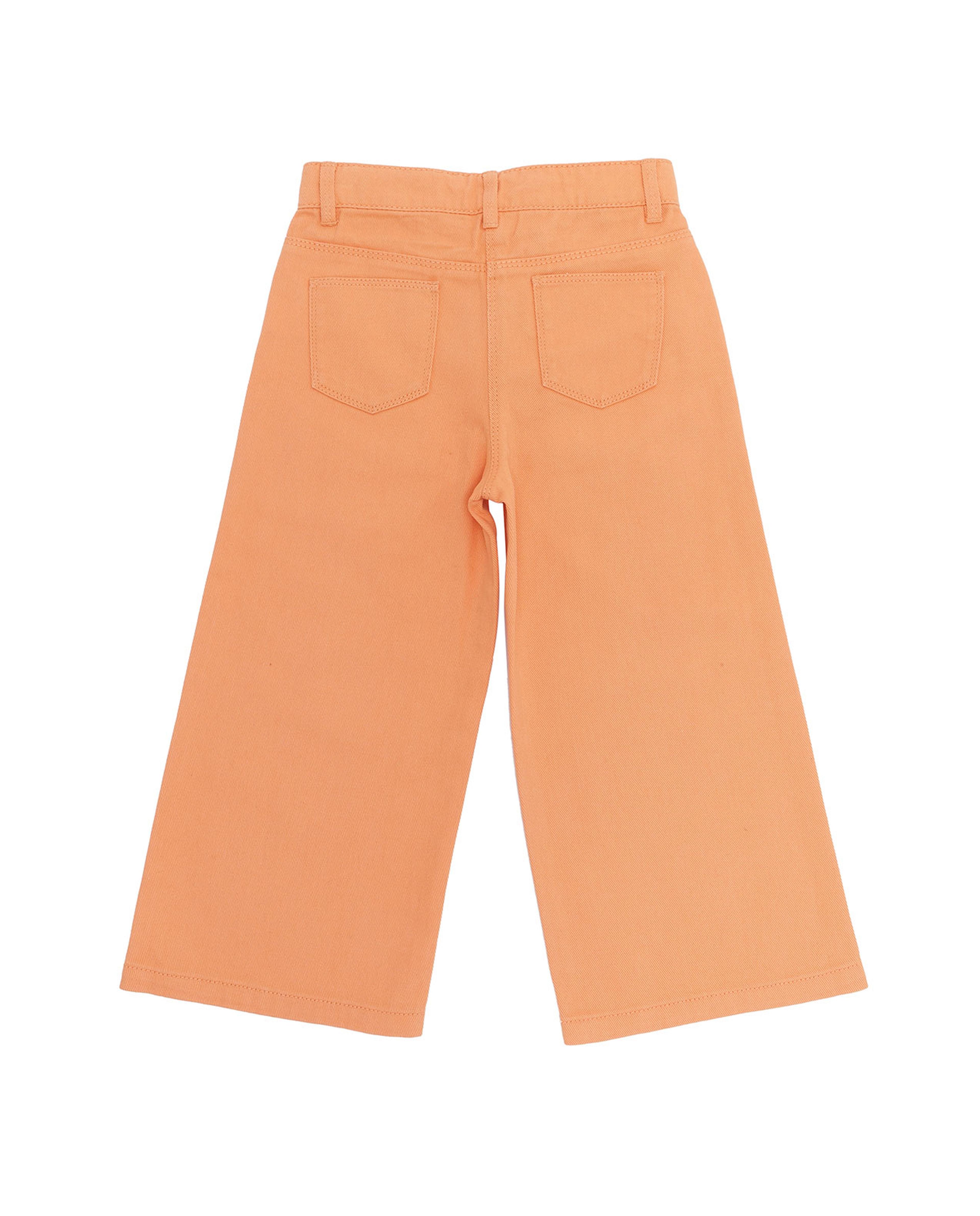 بنطال جينز بقصة ساق واسعة