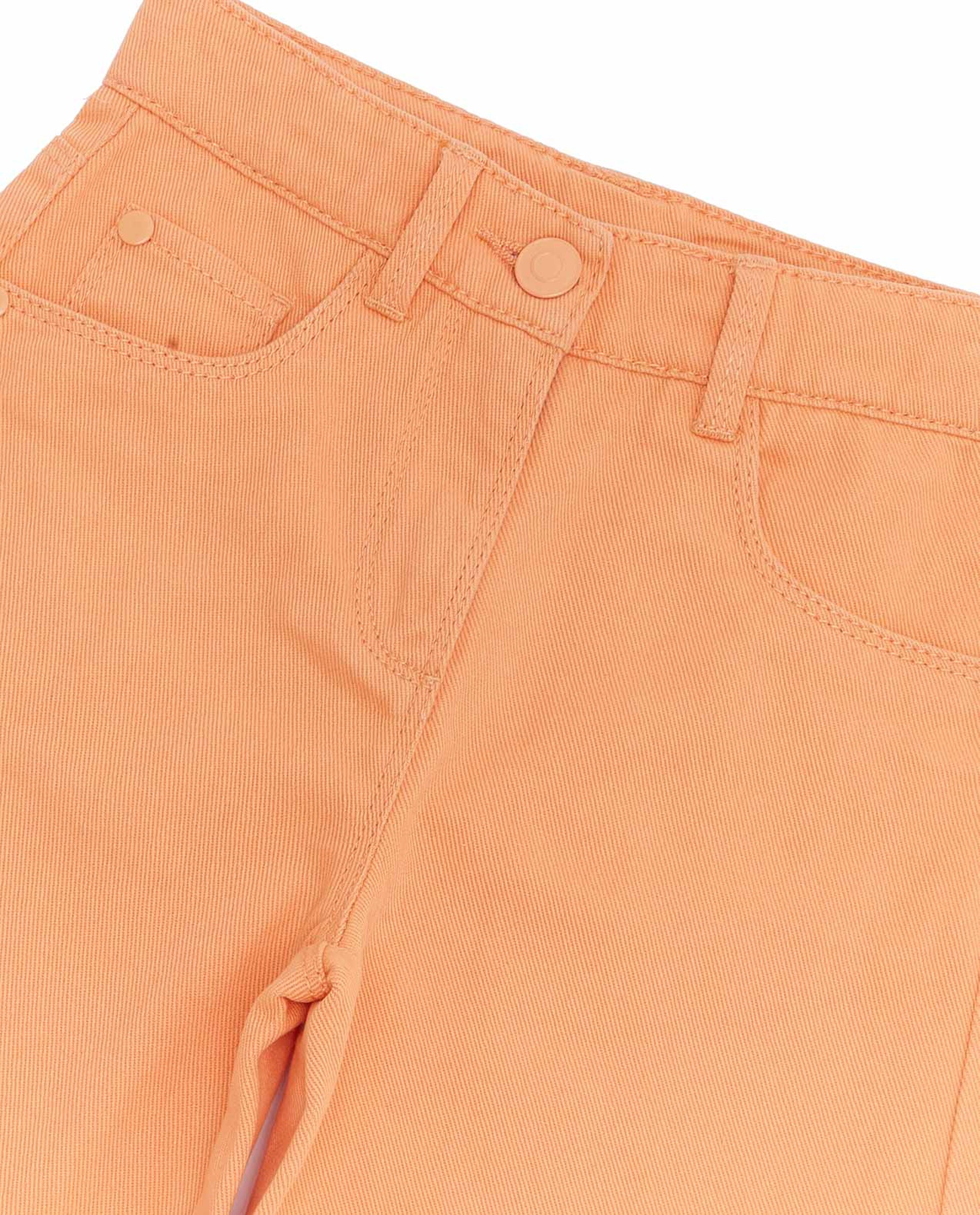 بنطال جينز بقصة ساق واسعة