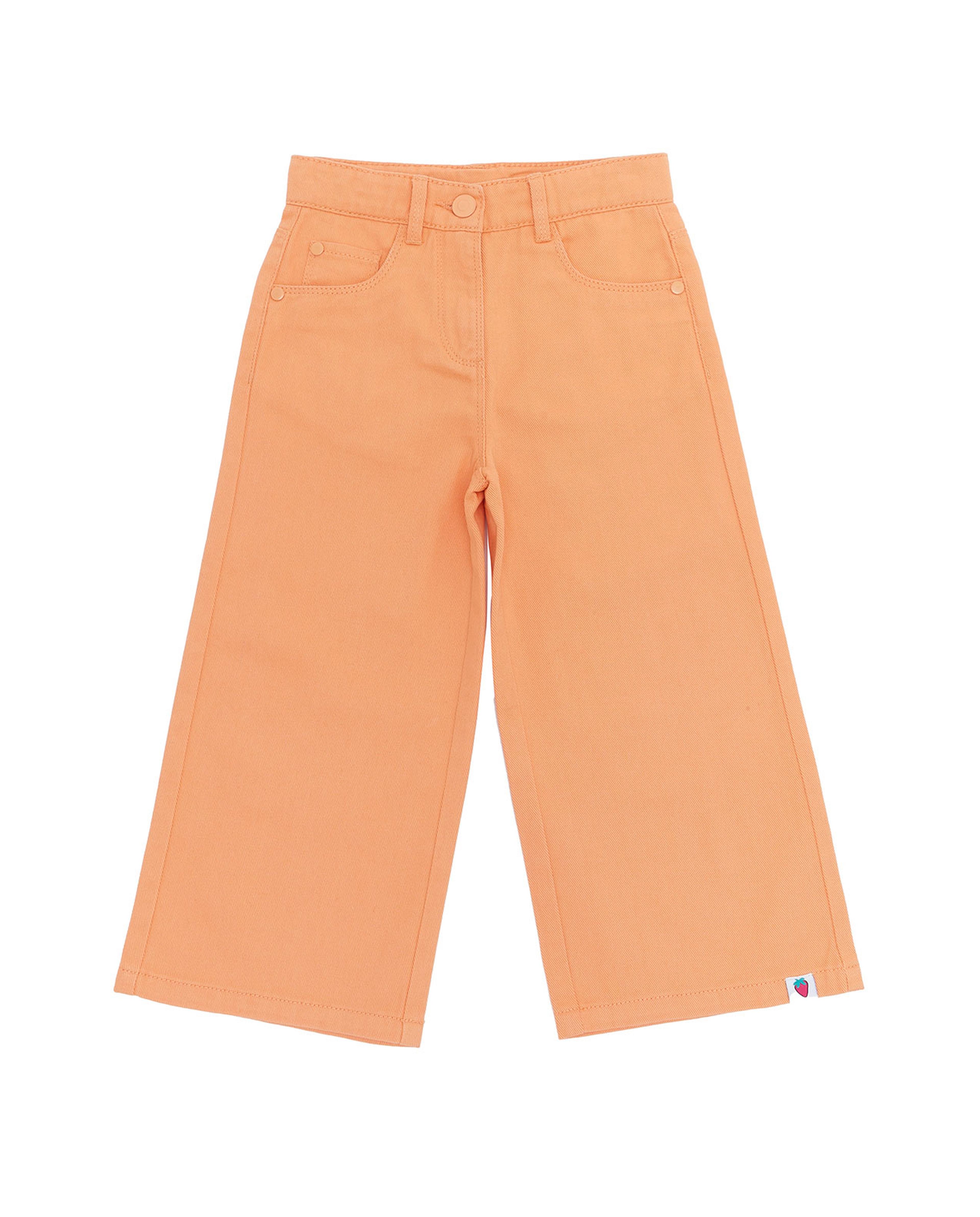 بنطال جينز بقصة ساق واسعة