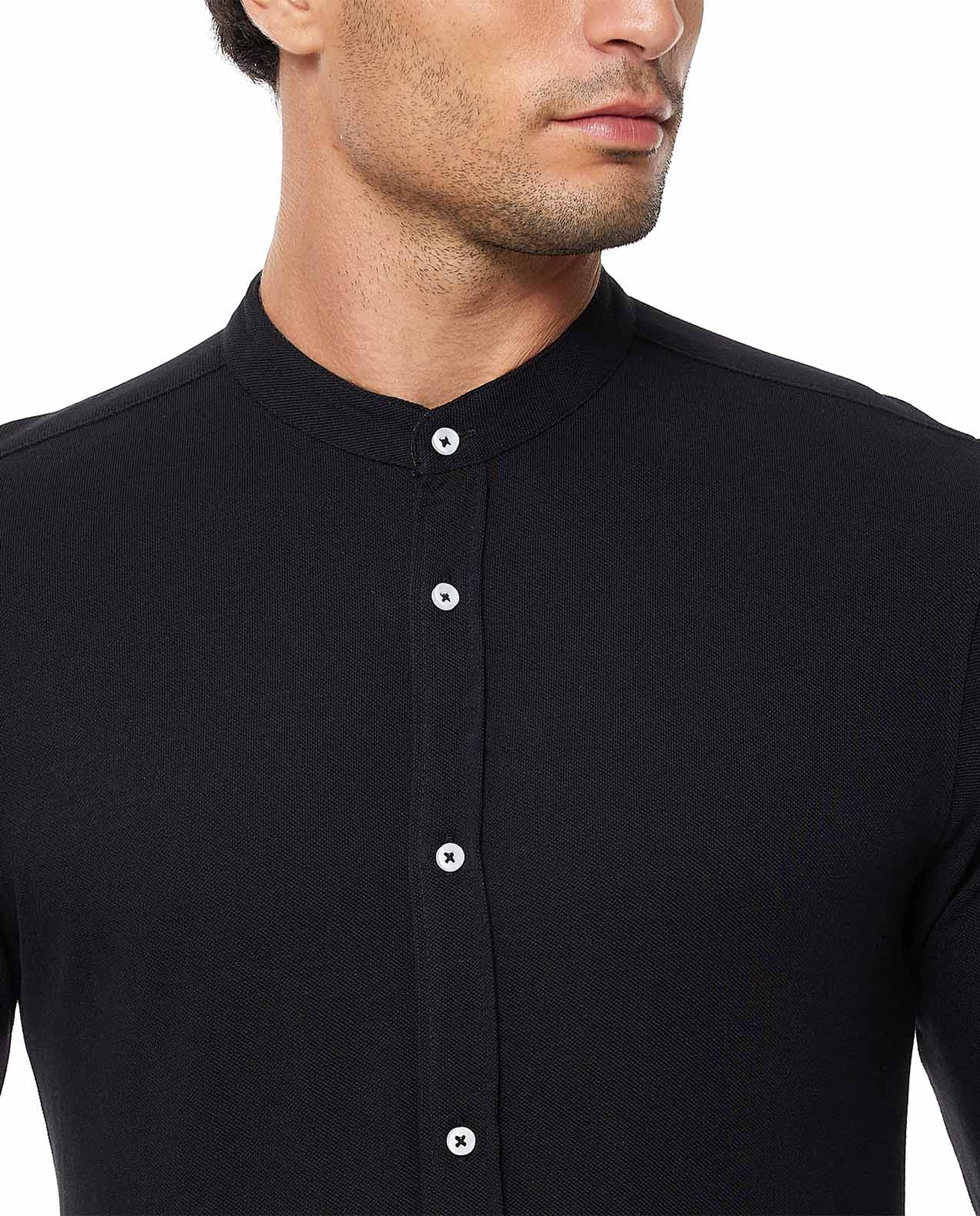 قميص منسوج بياقة ماندرين وأكمام طويلة