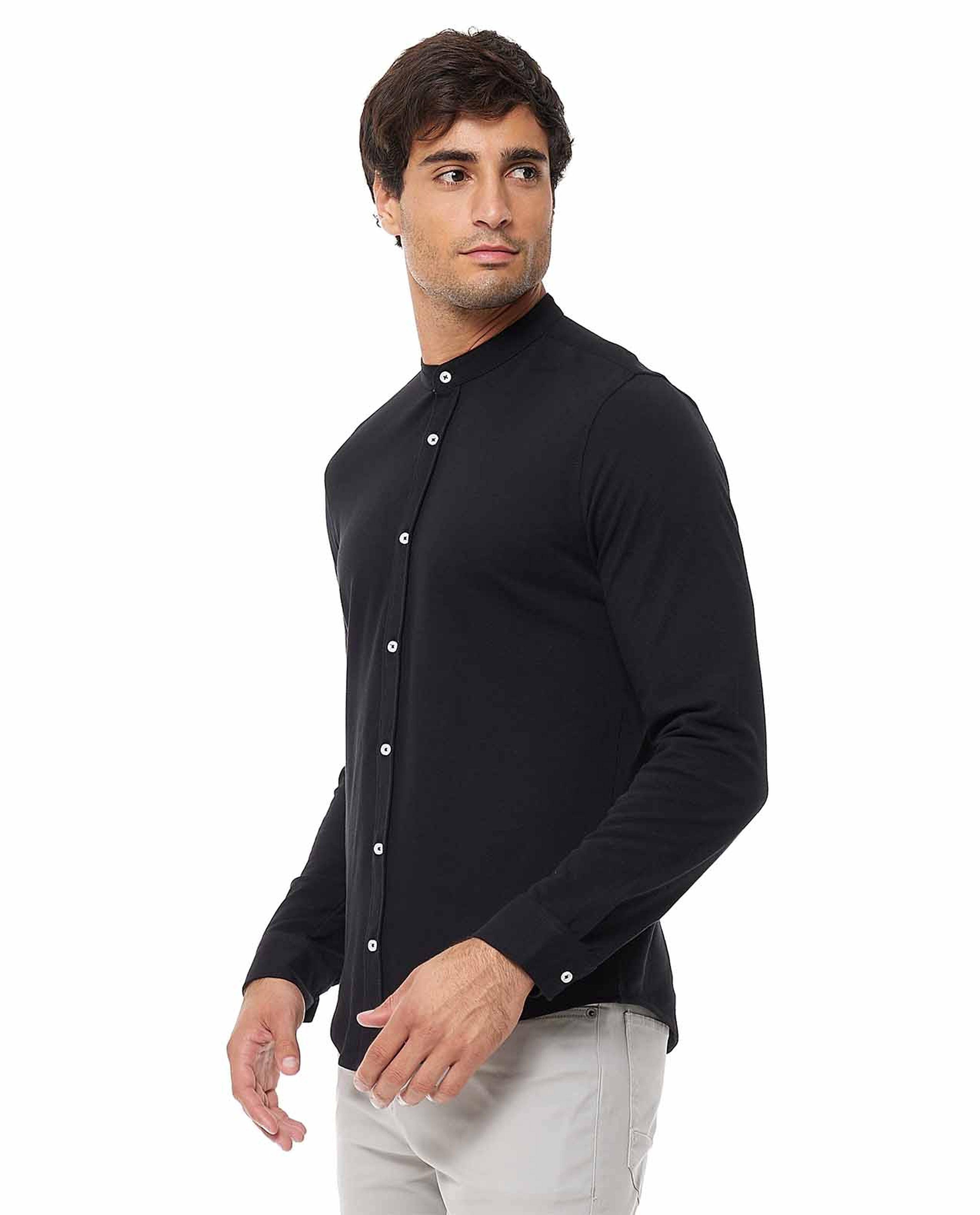 قميص منسوج بياقة ماندرين وأكمام طويلة