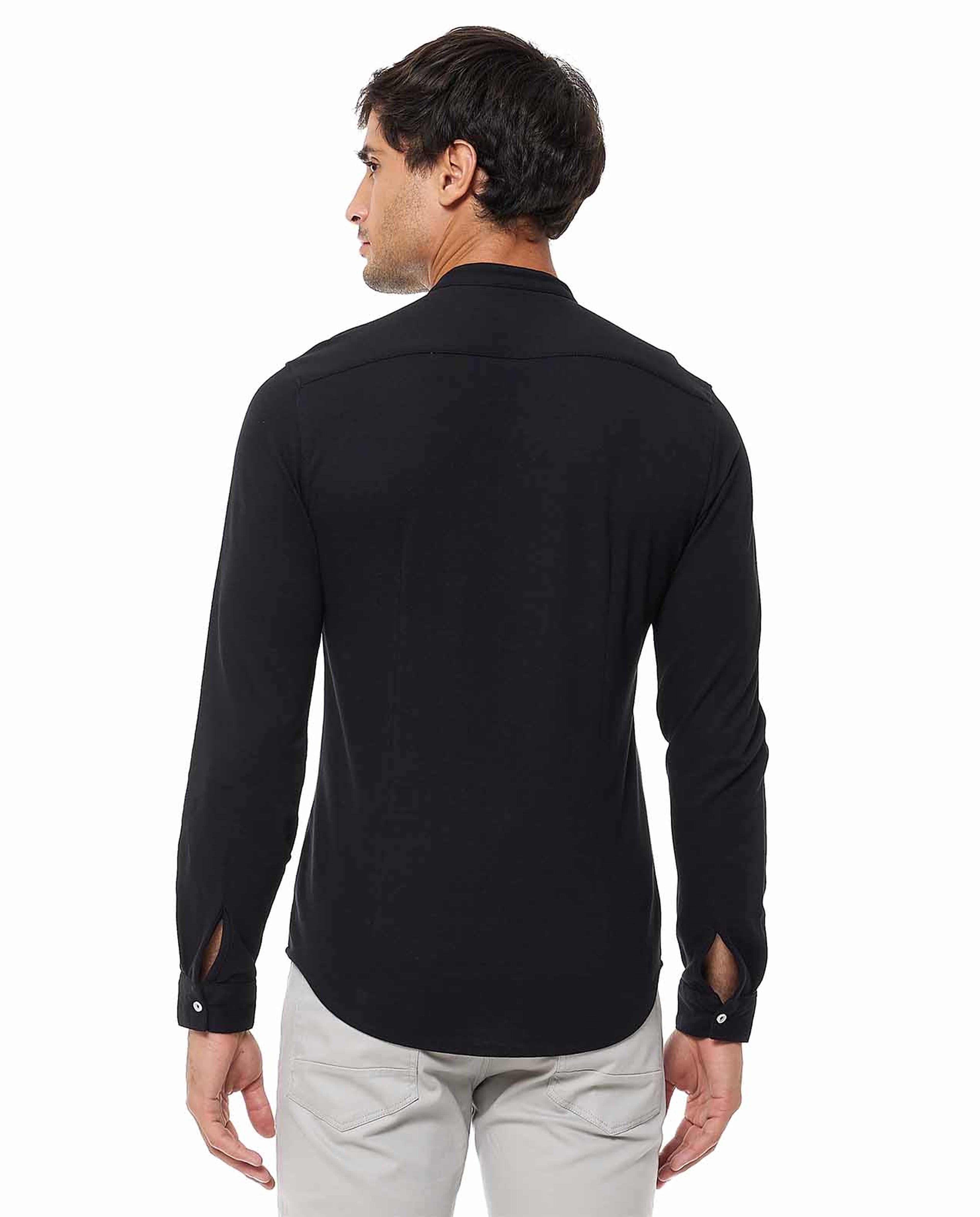 قميص منسوج بياقة ماندرين وأكمام طويلة